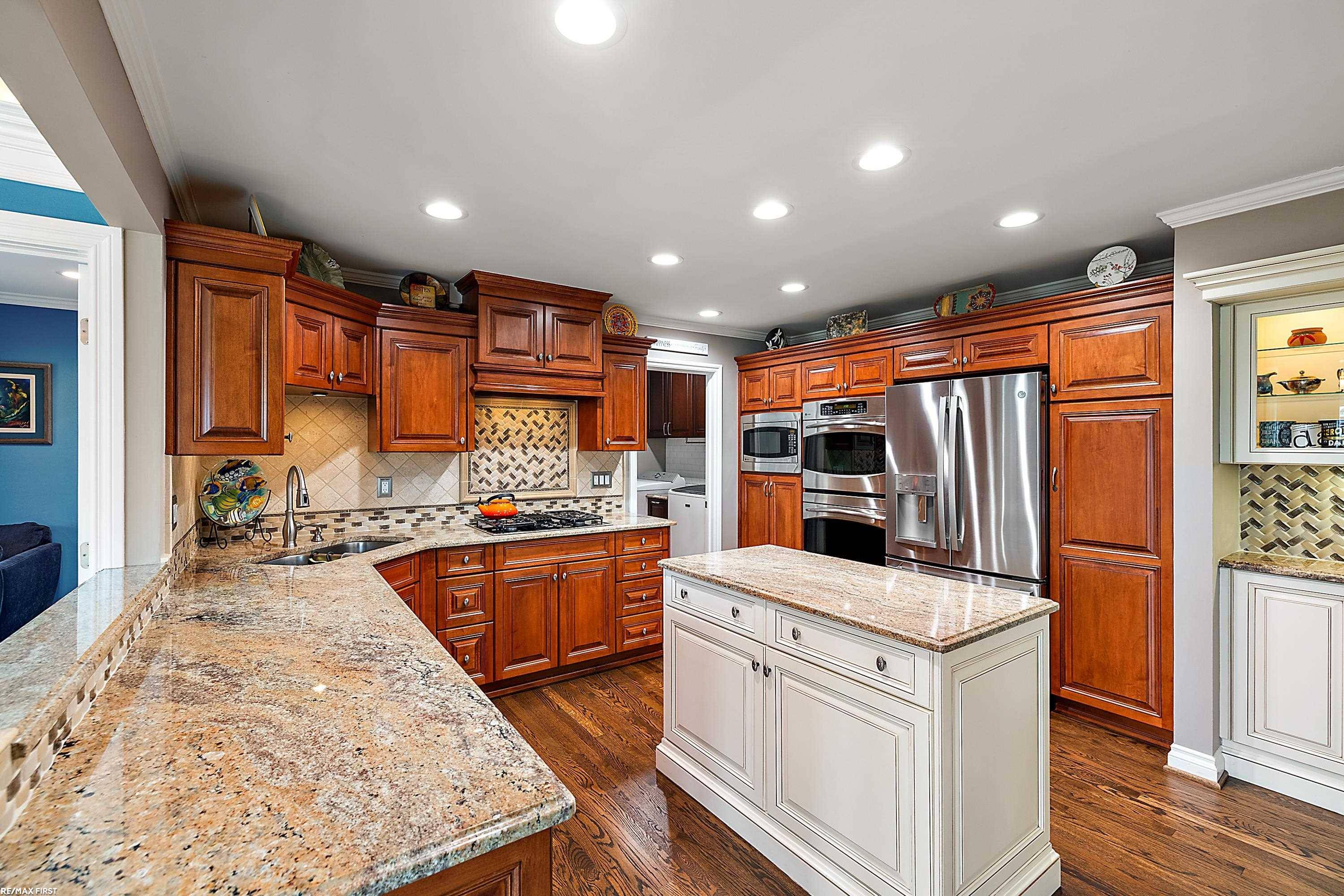 Harrison Twp, MI 48045,41380 Clairpointe ST