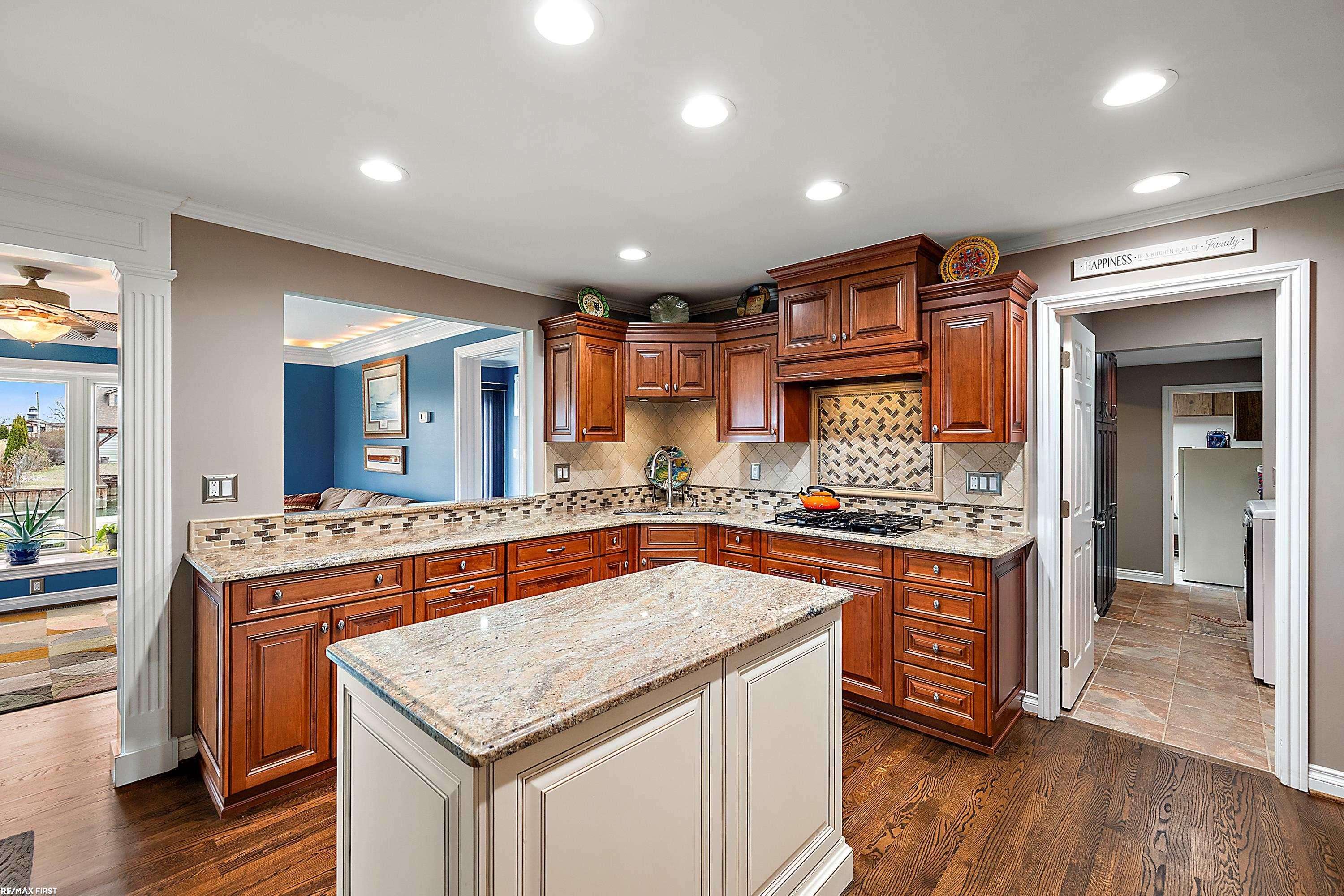 Harrison Twp, MI 48045,41380 Clairpointe ST