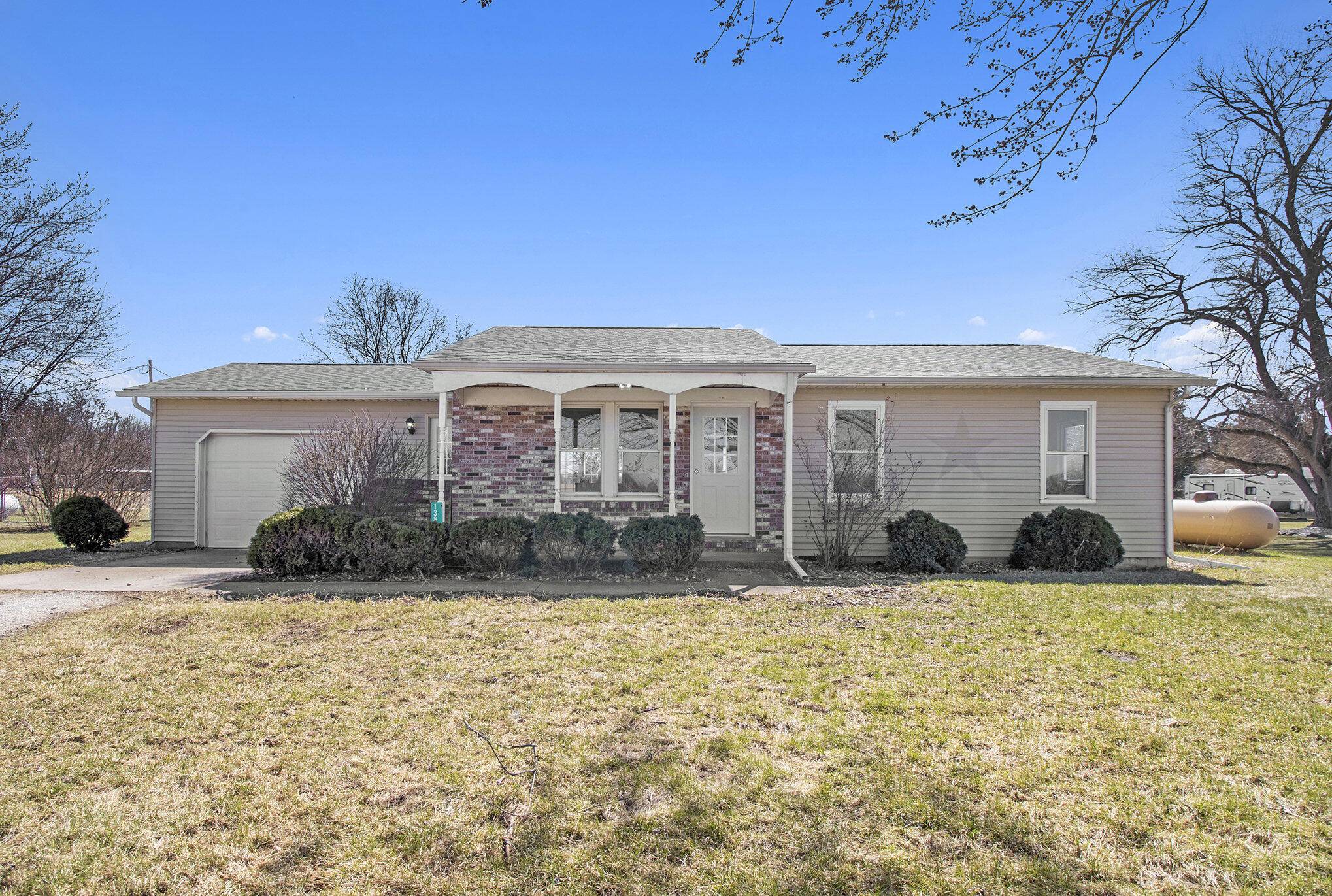 Constantine, MI 49042,13849 Riverside DR