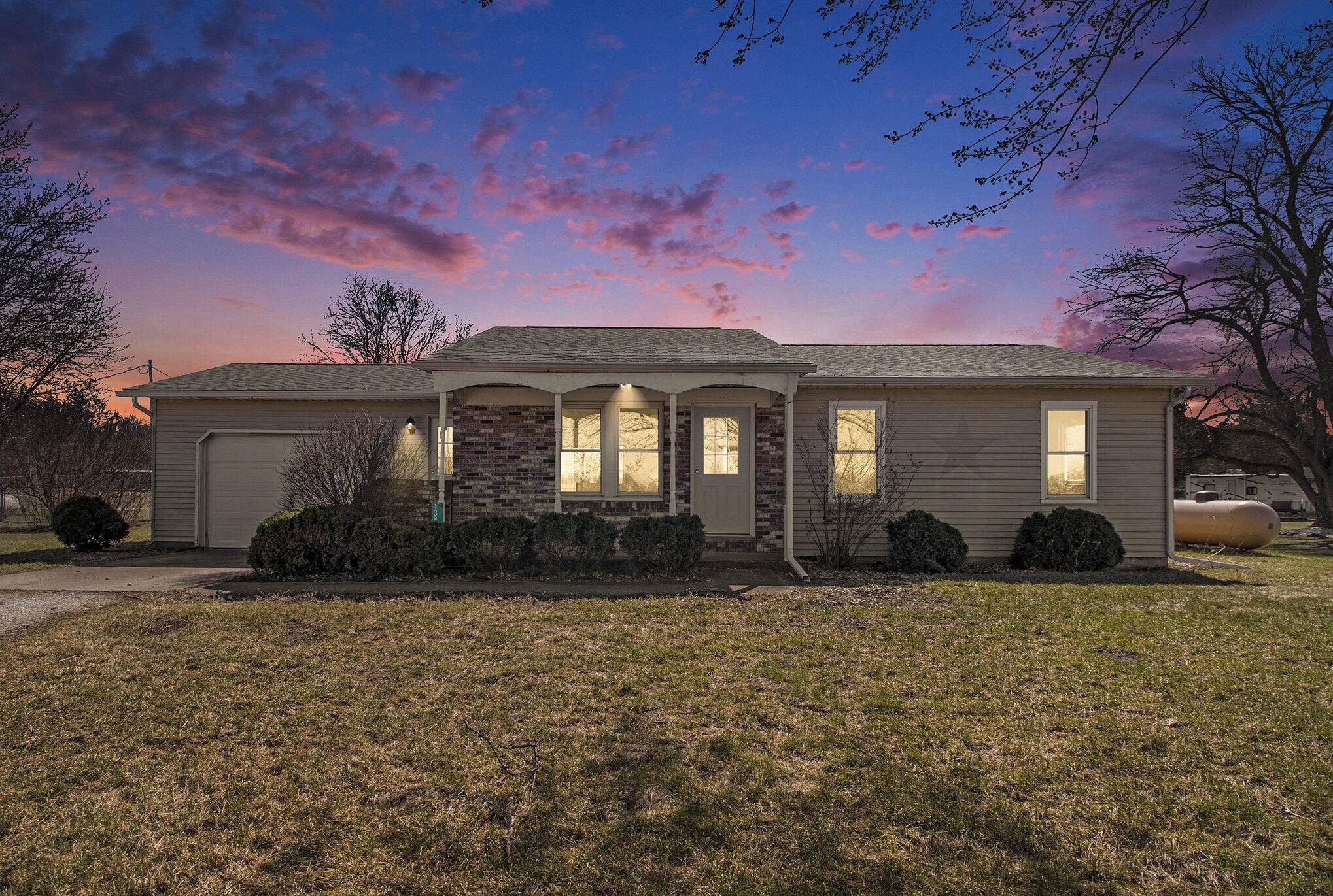 Constantine, MI 49042,13849 Riverside DR