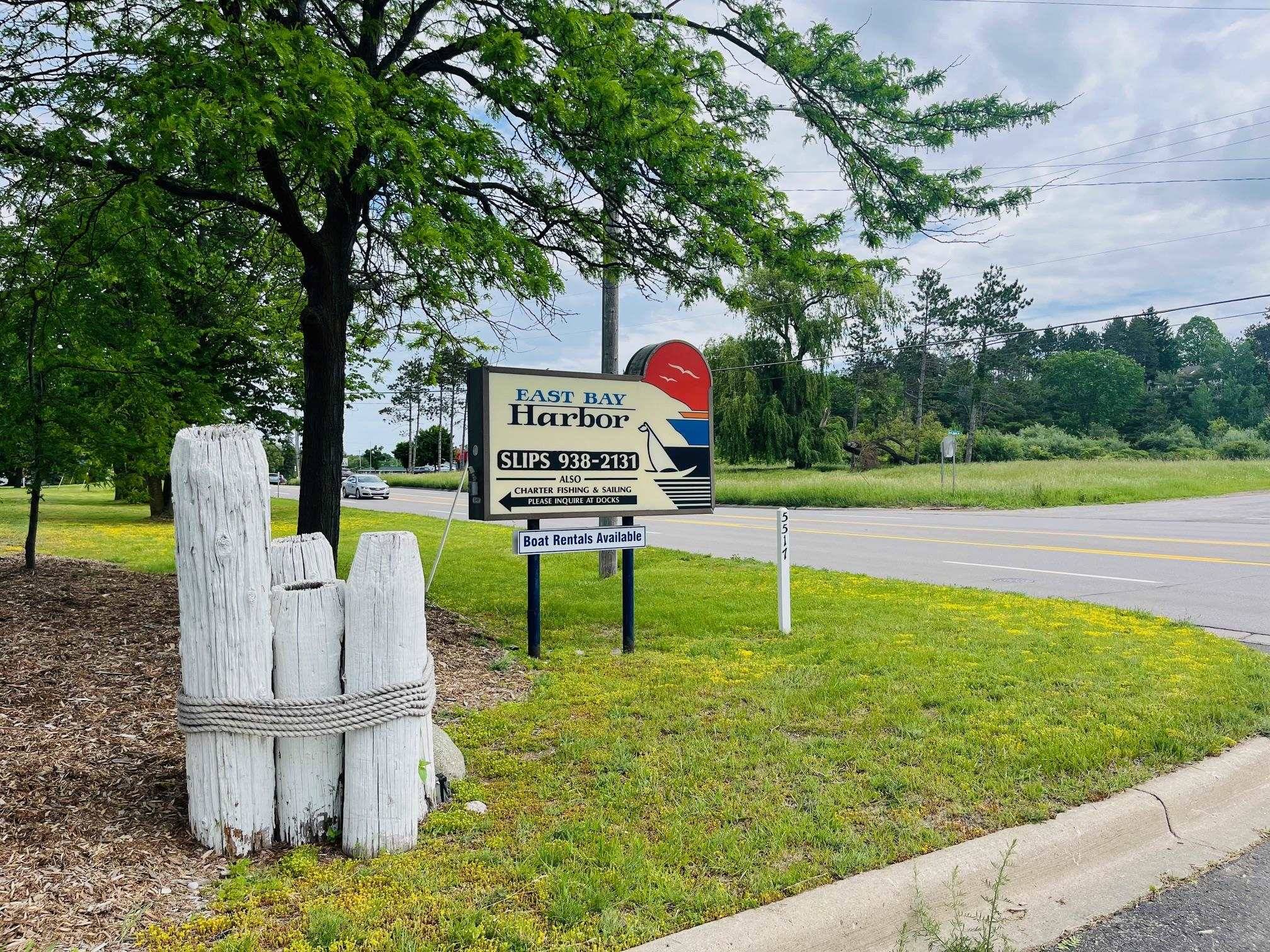 5517 US-131 N, Acme Twp, MI 49690