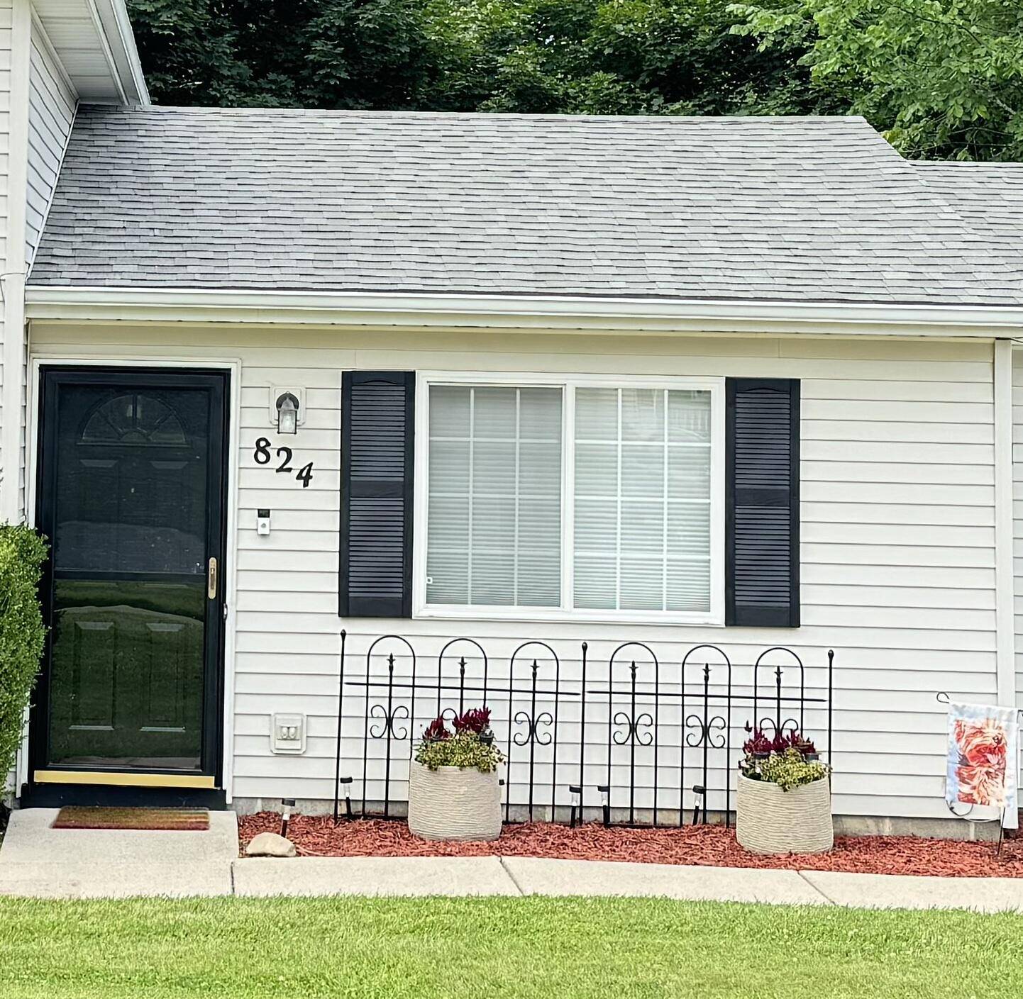 Pinckney, MI 48169,824 Town TRL