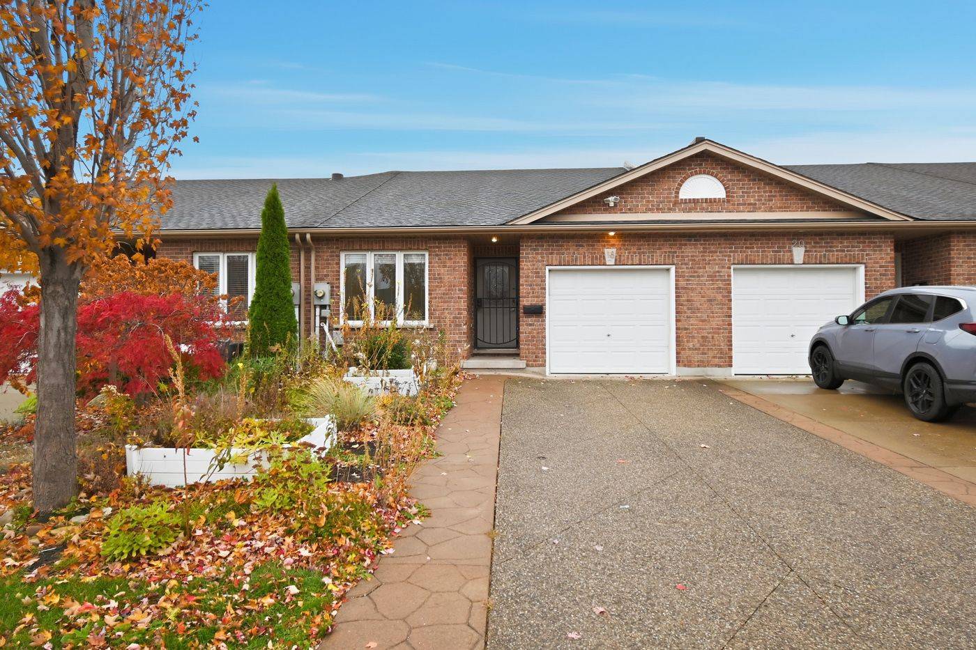 St. Catharines, ON L2P 0A7,18 Bluegrass CRES