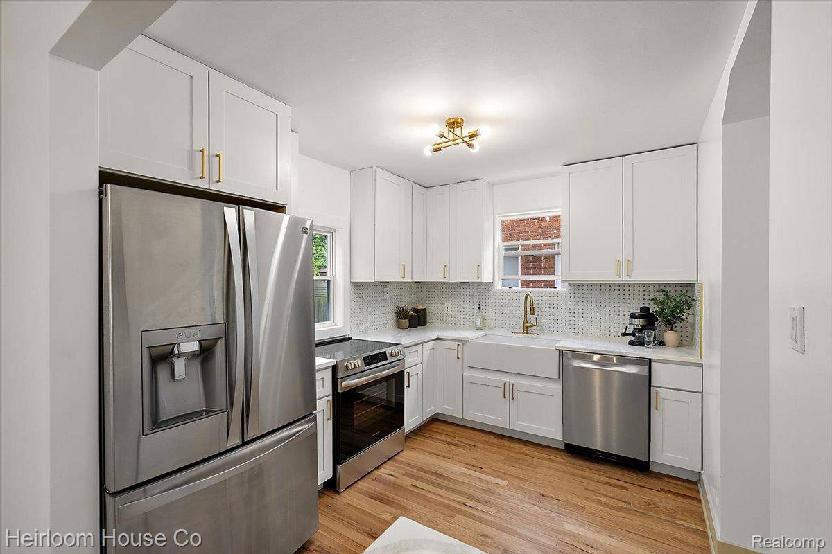 Detroit, MI 48221,16860 Manor ST