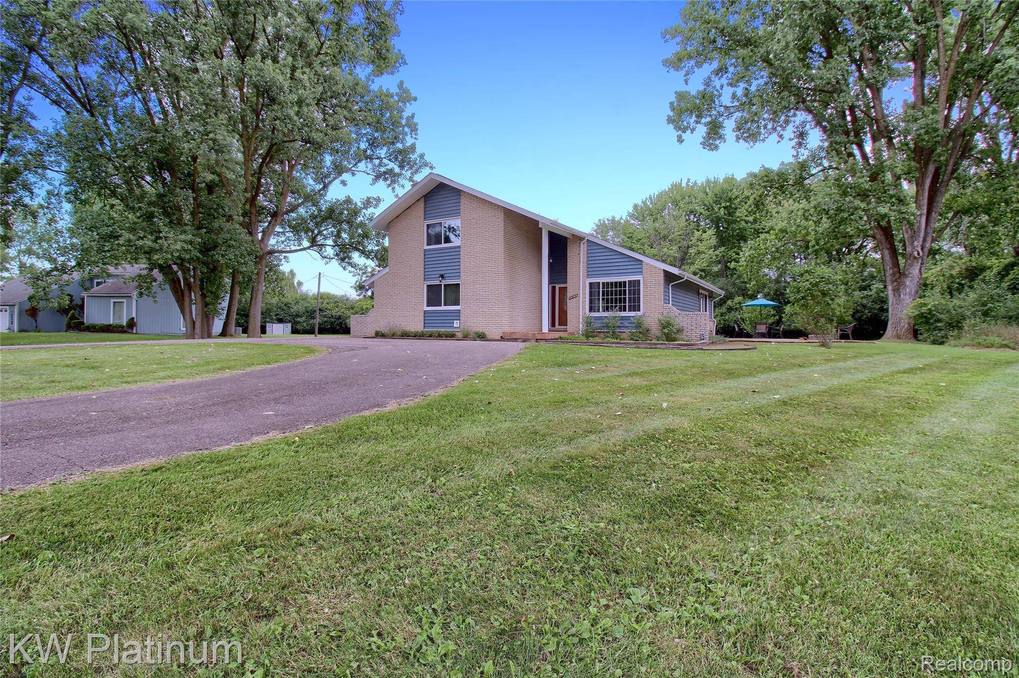 Southfield, MI 48076,29300 Murray Crescent DR