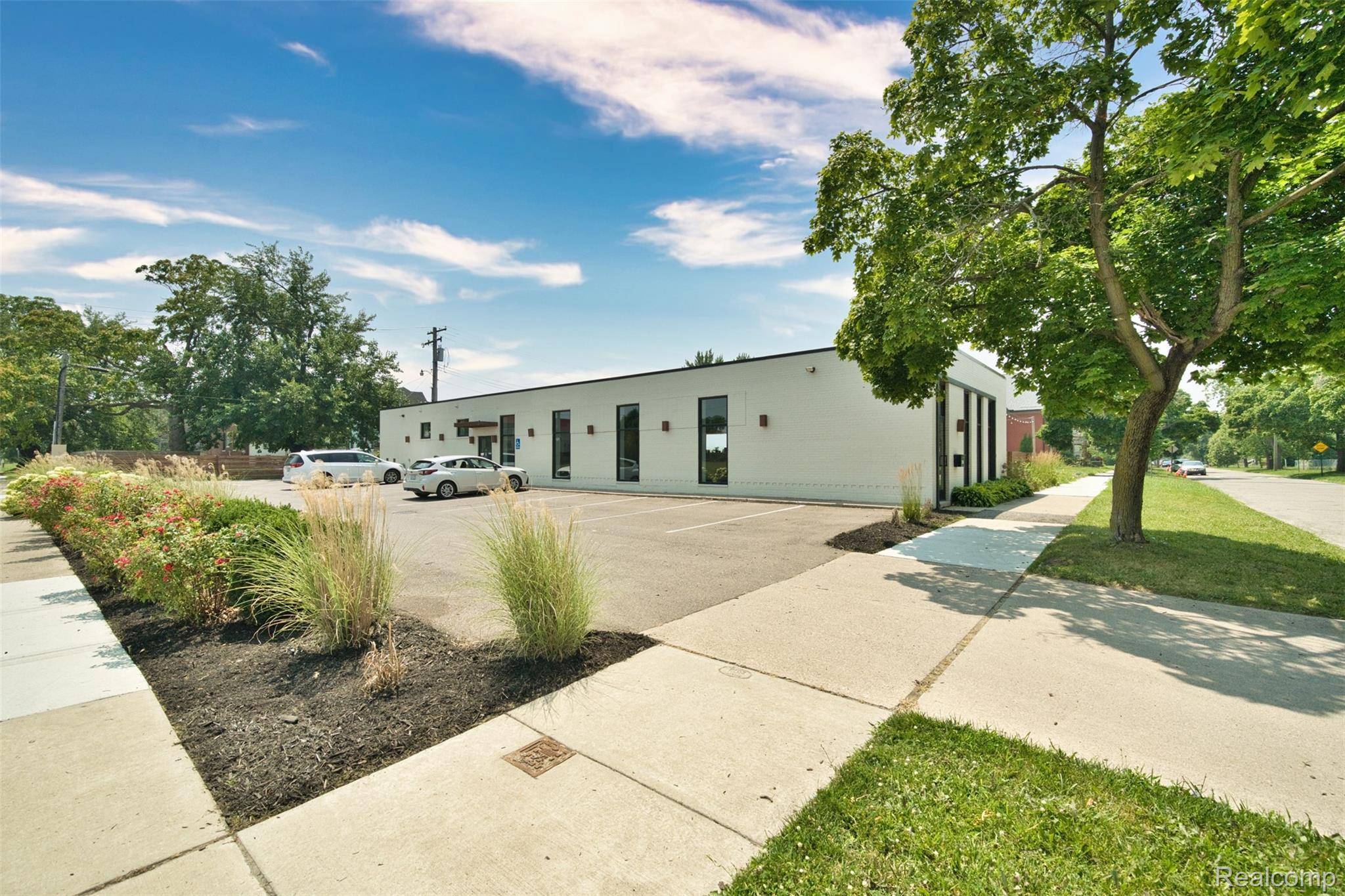 Detroit, MI 48202,611 W Philadelphia ST