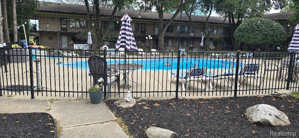 Waterford, MI 48328,995 North Cass Lake RD #142