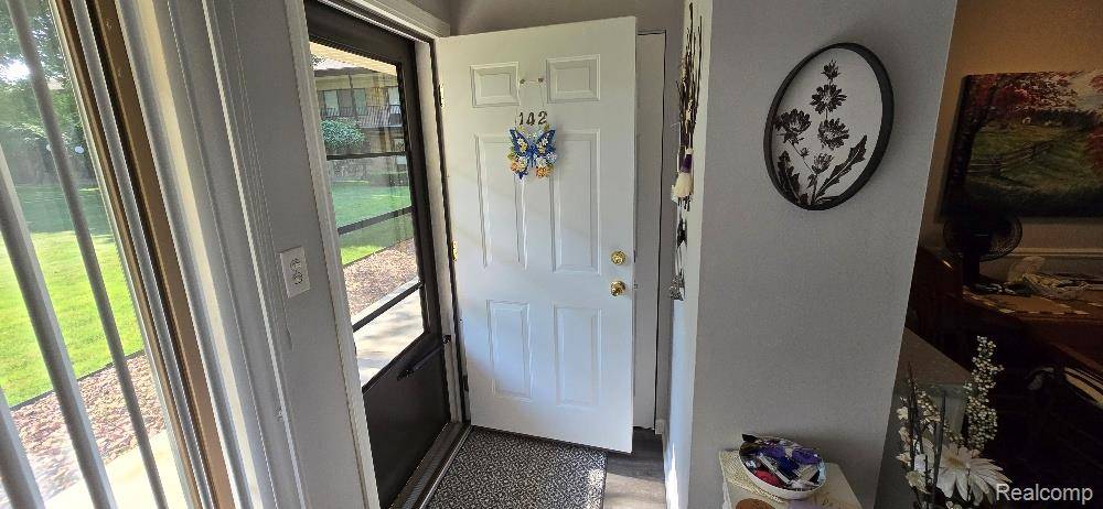 Waterford, MI 48328,995 North Cass Lake RD #142