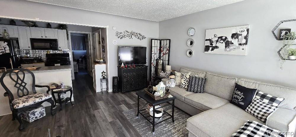 Waterford, MI 48328,995 North Cass Lake RD #142