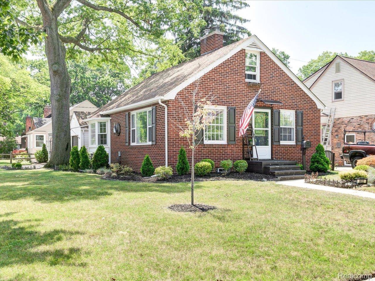 Port Huron, MI 48060,802 Edison BLVD