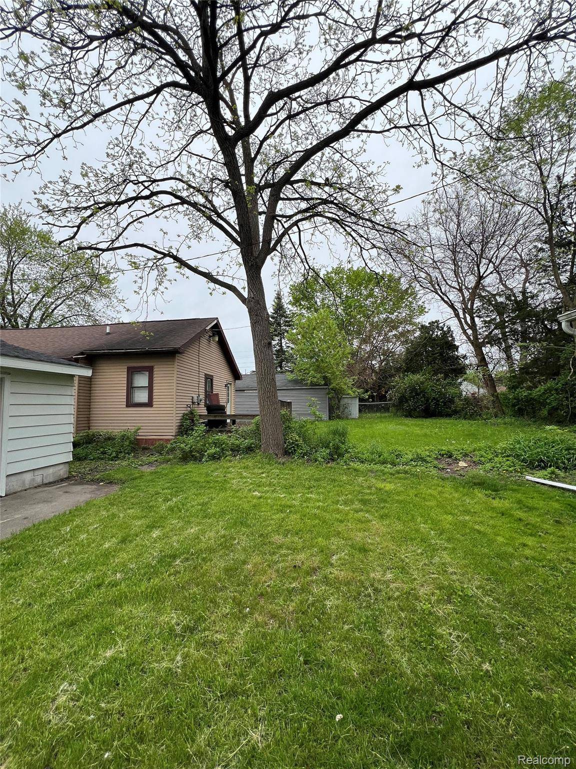 Saginaw, MI 48602,222 Borland CT