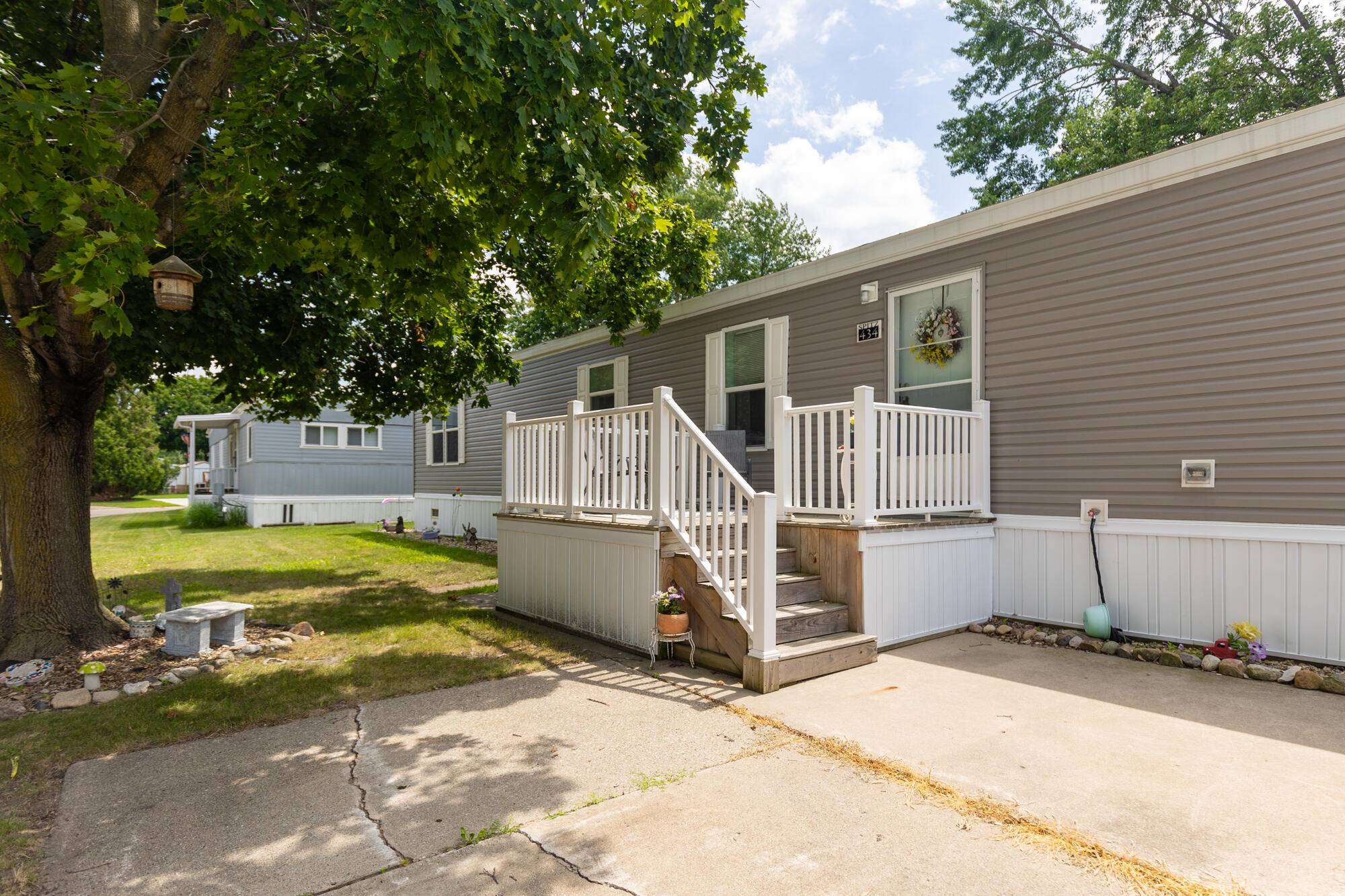 Dimondale, MI 48821,434 Kimberly DR