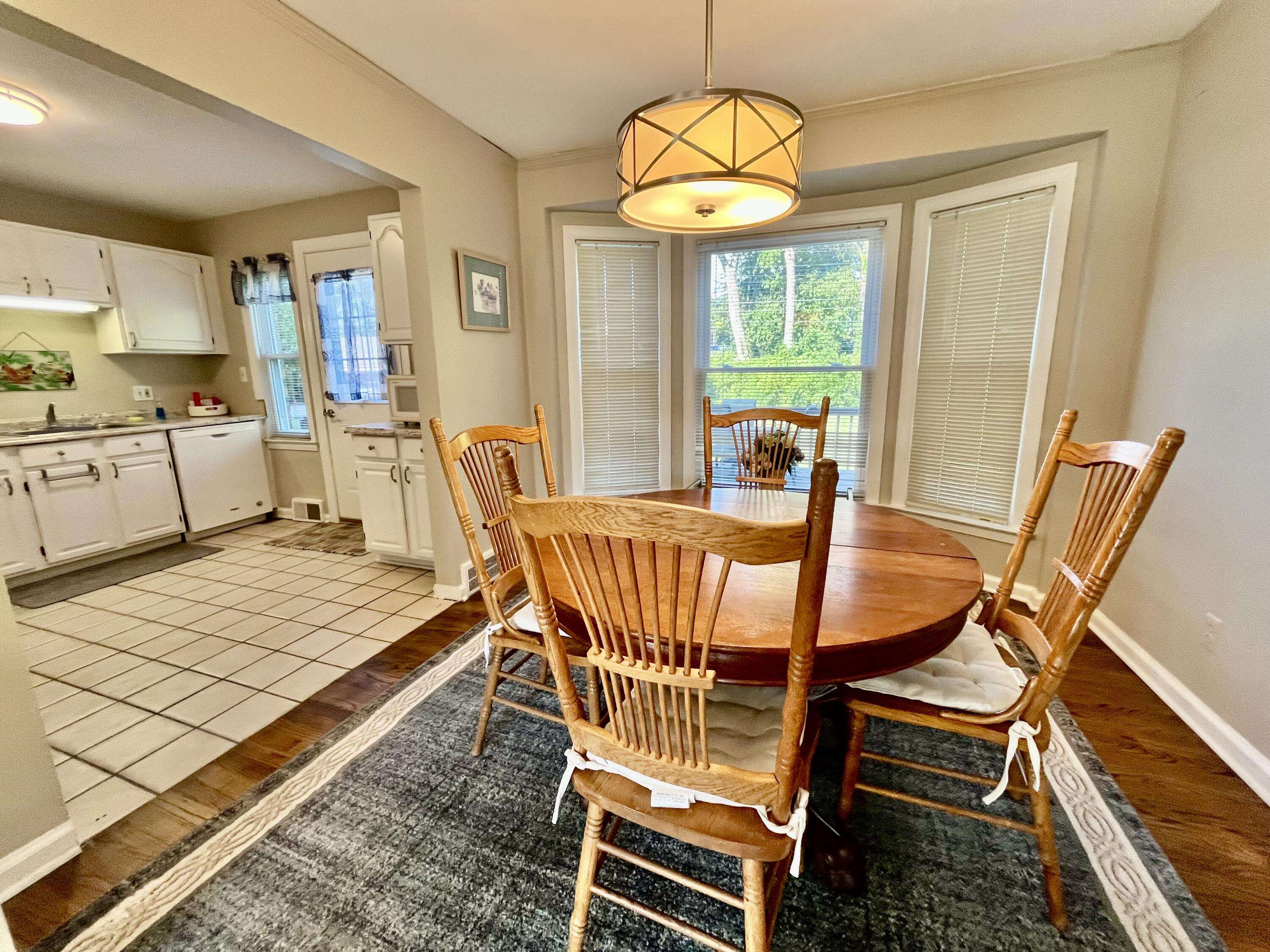 Grosse Pointe, MI 48230,392 Neff RD