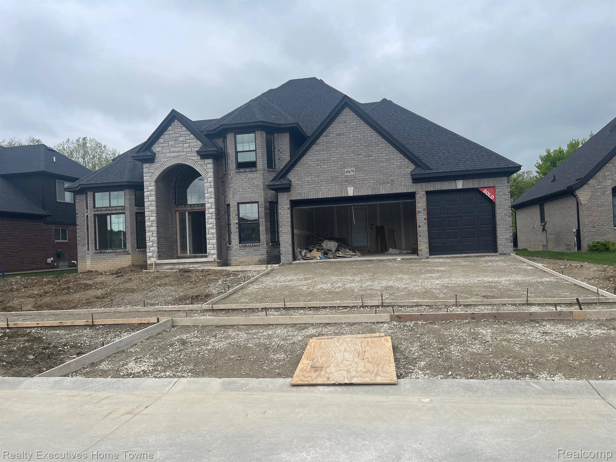 Macomb, MI 48044,45679 SHOAL DR