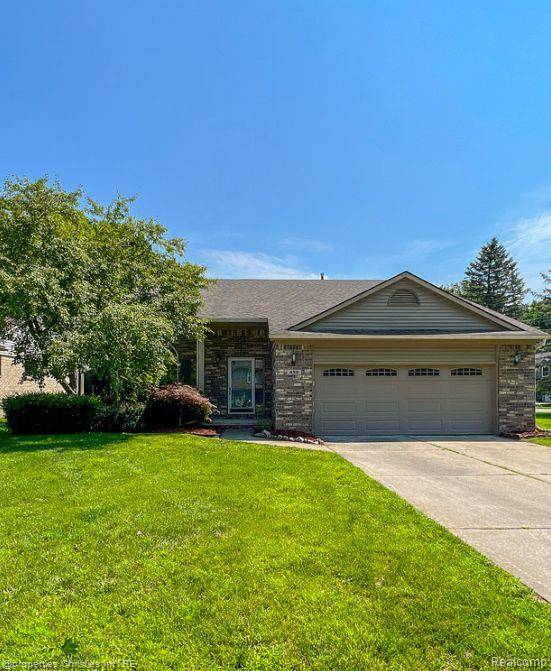 Waterford, MI 48327,490 RIVER RIDGE DR