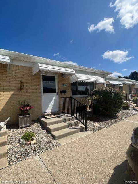 Wixom, MI 48393,50330 HELFER BLVD #4