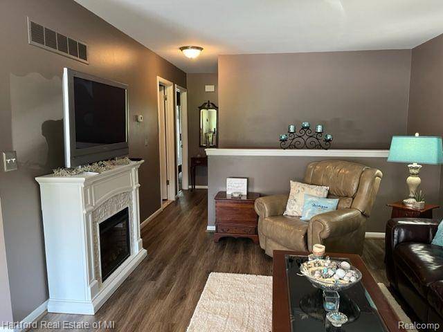 Wixom, MI 48393,50330 HELFER BLVD #4