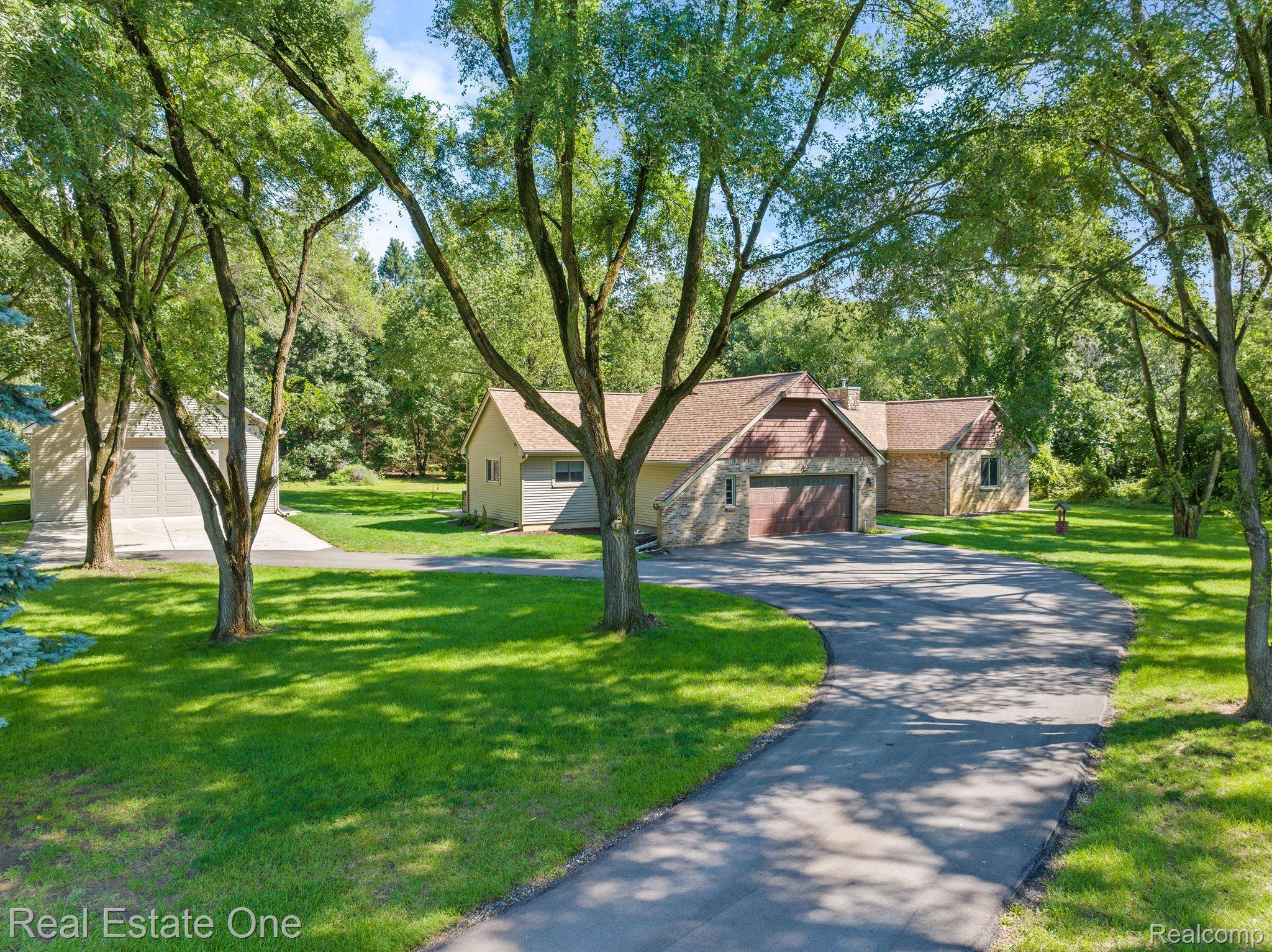 Pinckney, MI 48169,9255 HODAVON RD