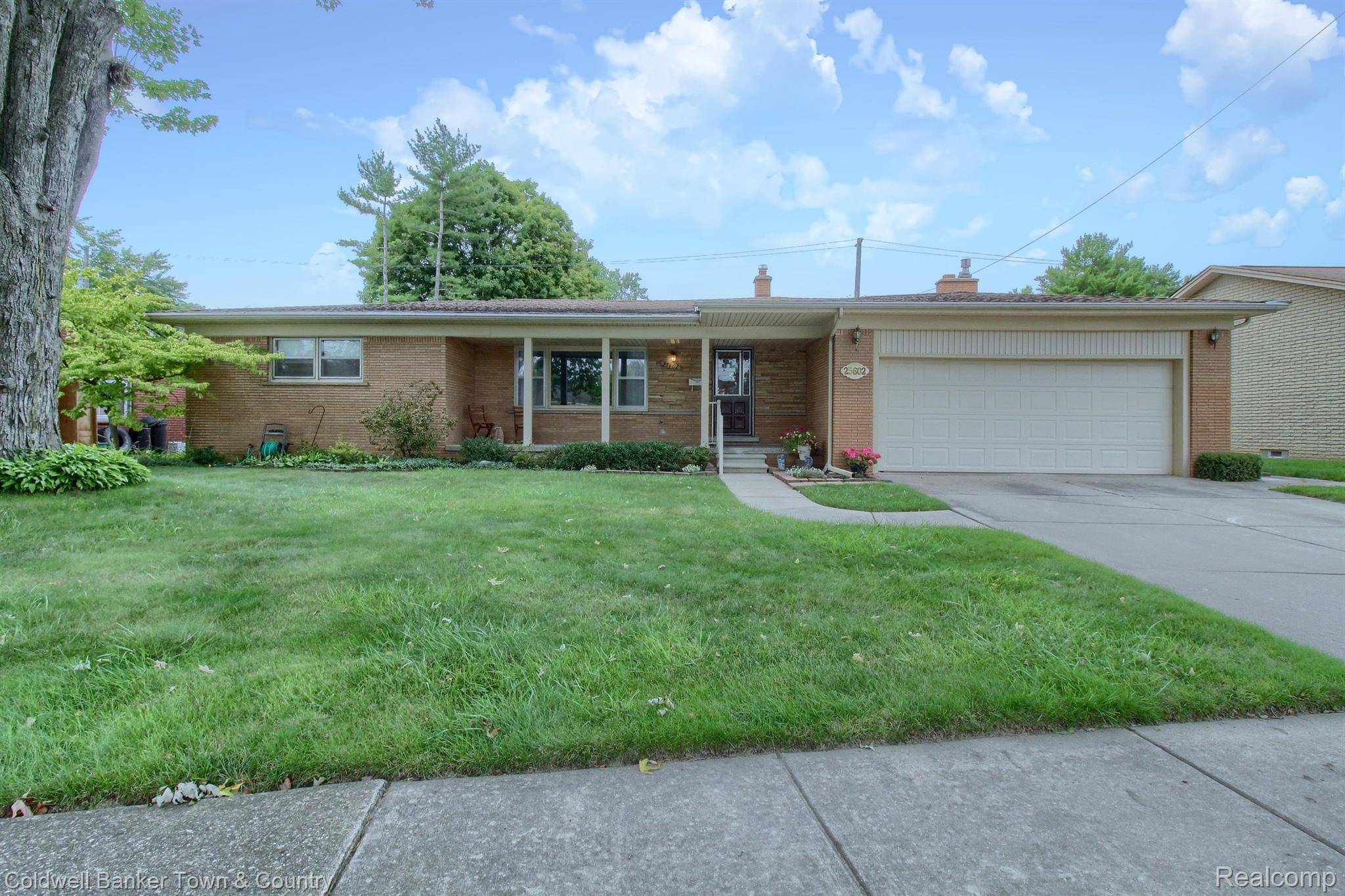 Dearborn Heights, MI 48125,25602 GRACELAND CIR