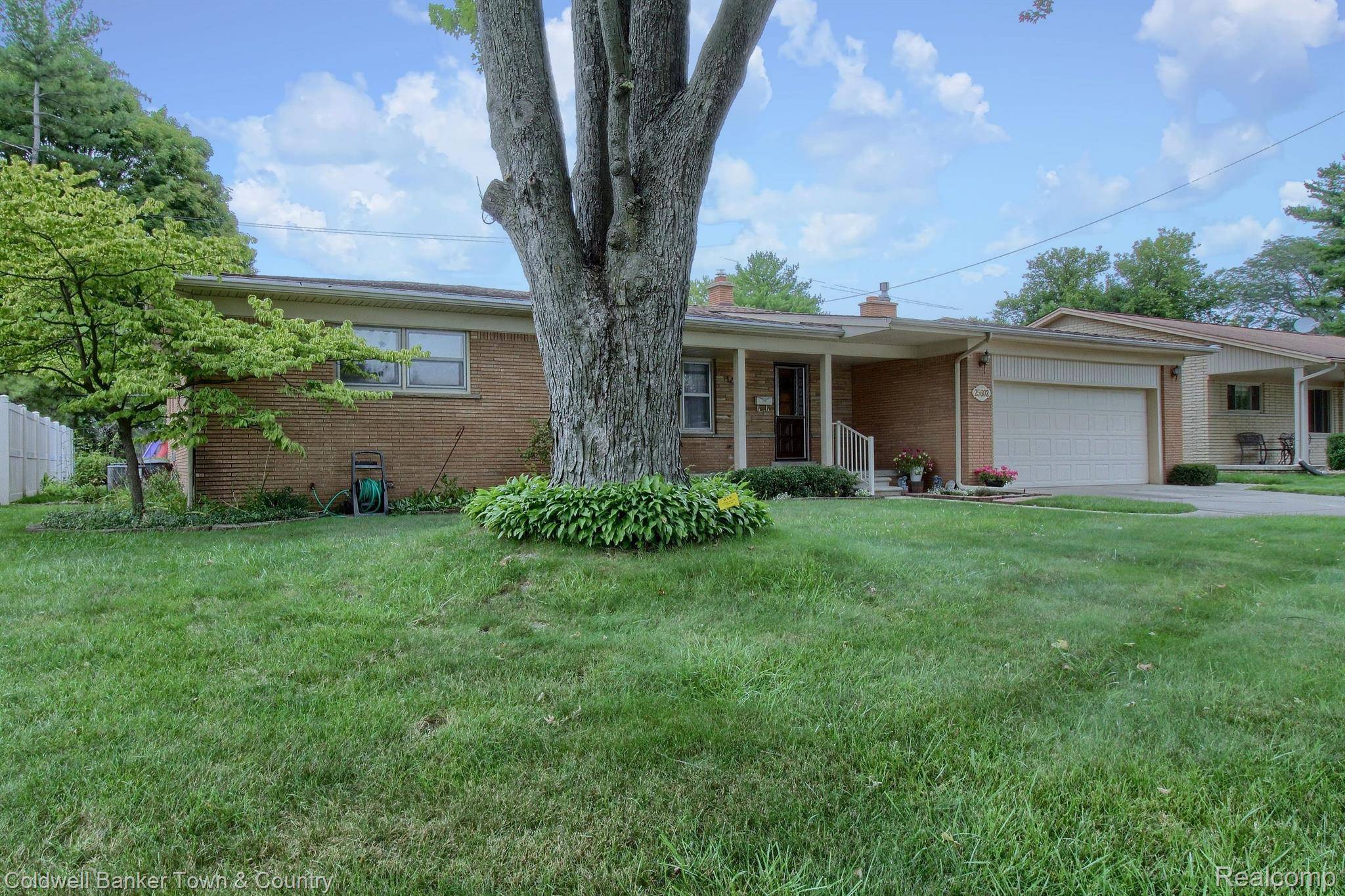 Dearborn Heights, MI 48125,25602 GRACELAND CIR