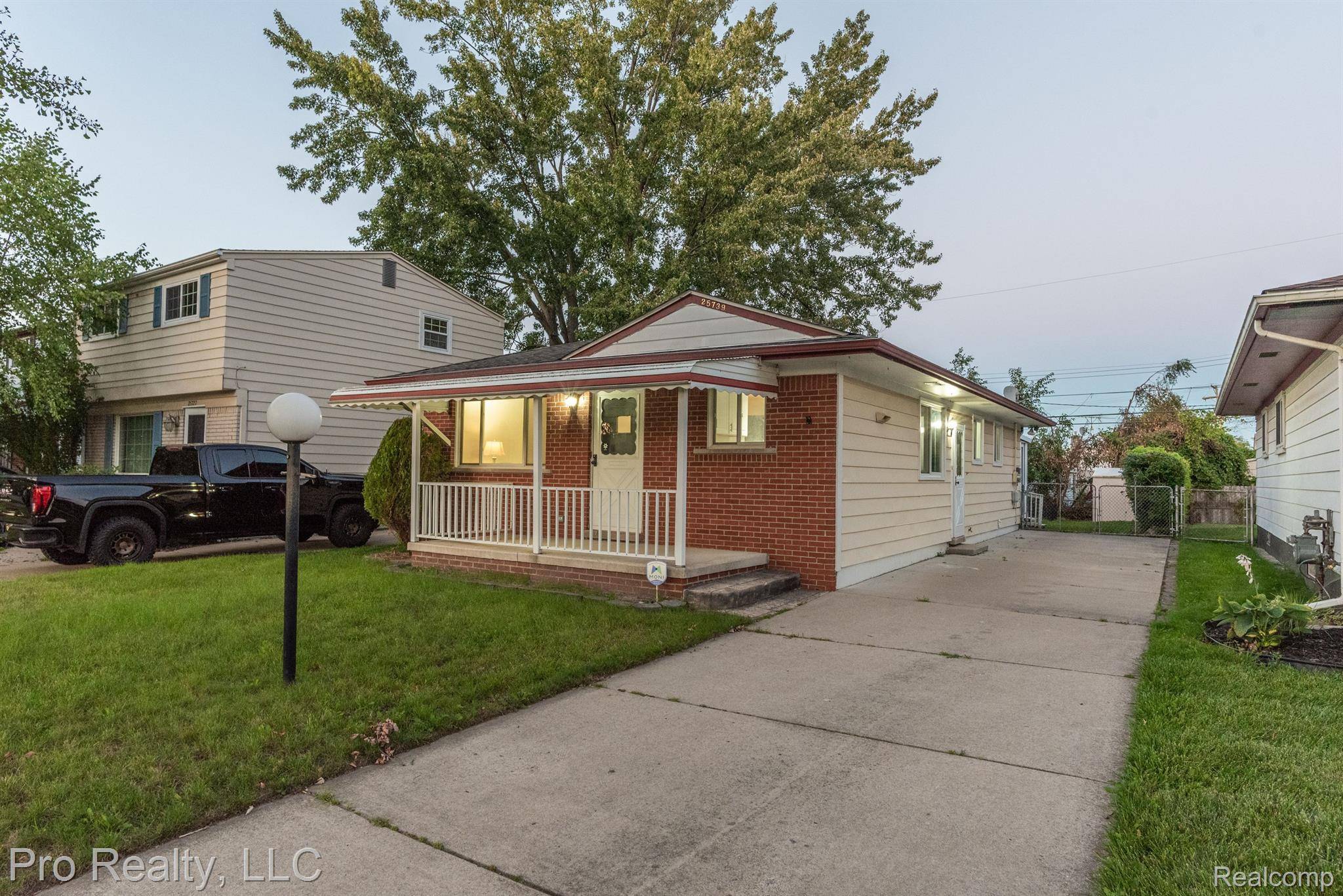 Woodhaven, MI 48183,25739 FAIRGROVE ST