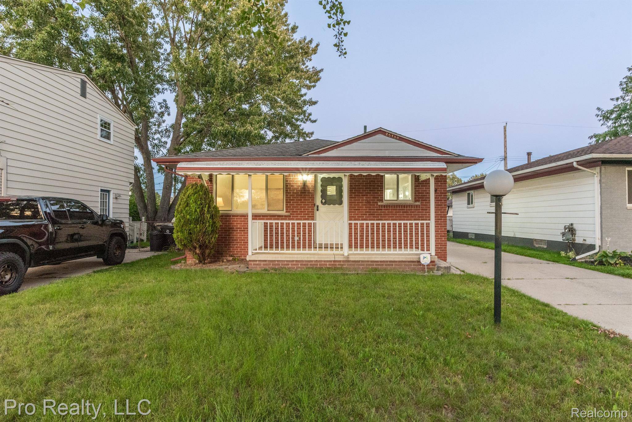 Woodhaven, MI 48183,25739 FAIRGROVE ST