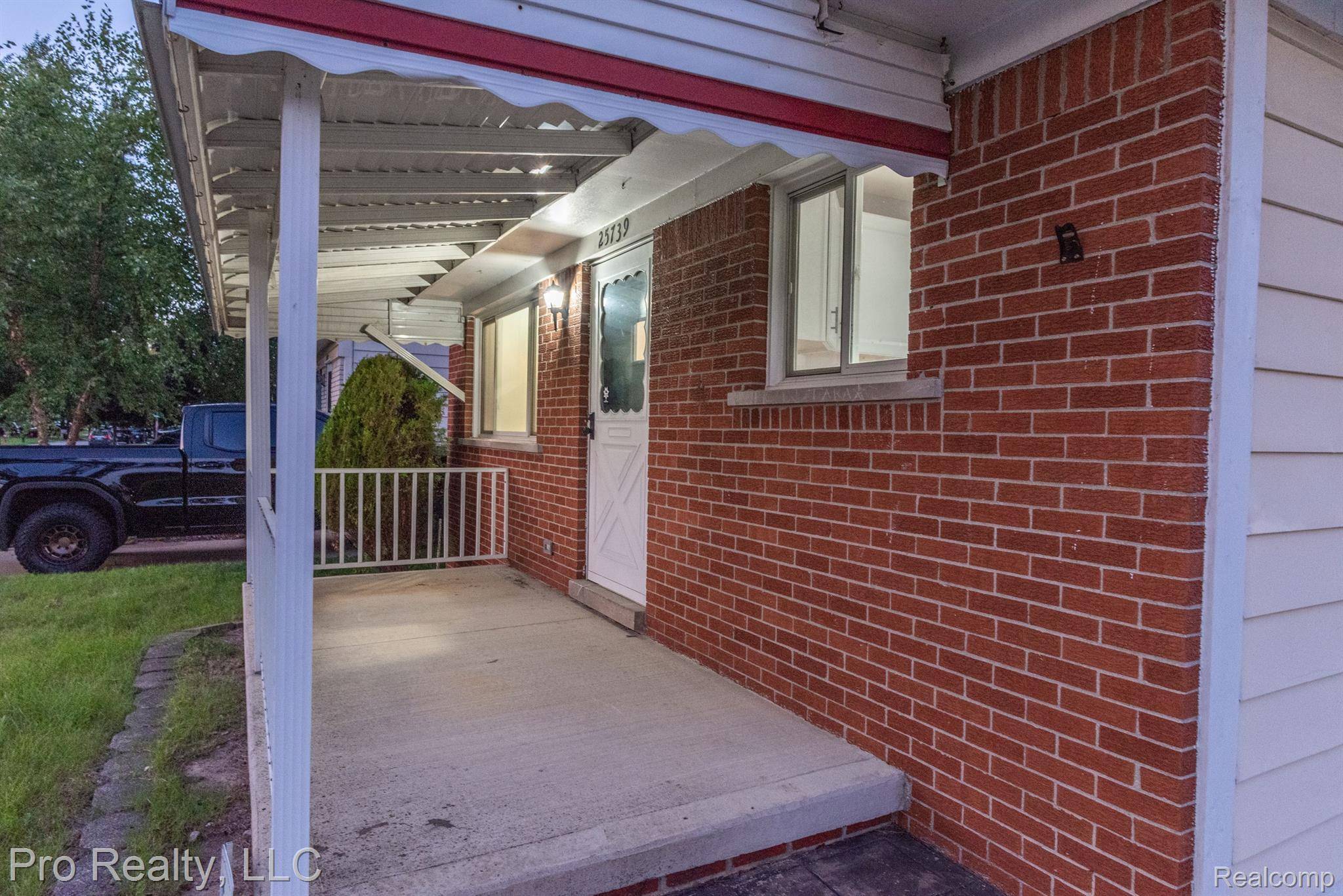 Woodhaven, MI 48183,25739 FAIRGROVE ST