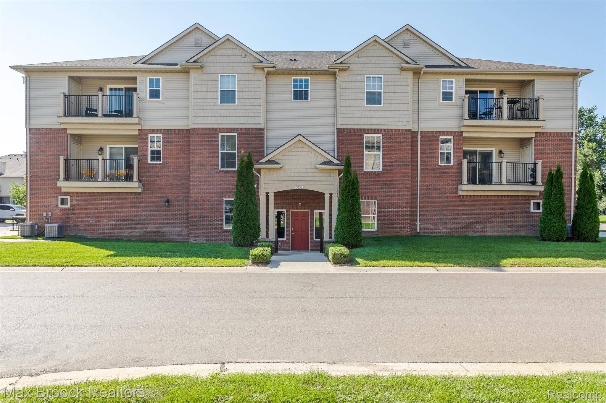 Shelby Twp, MI 48317,5656 FLAGSTAFF PINES DR #401