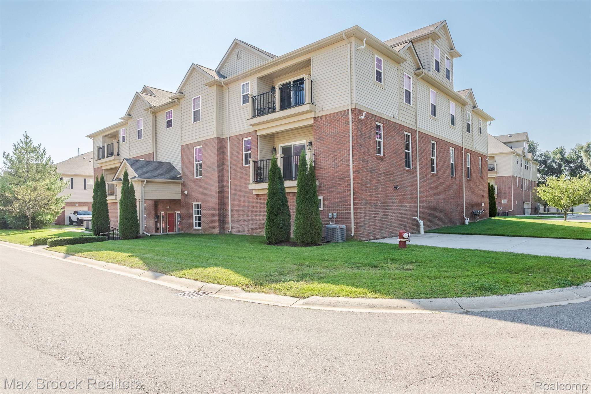 Shelby Twp, MI 48317,5656 FLAGSTAFF PINES DR #401