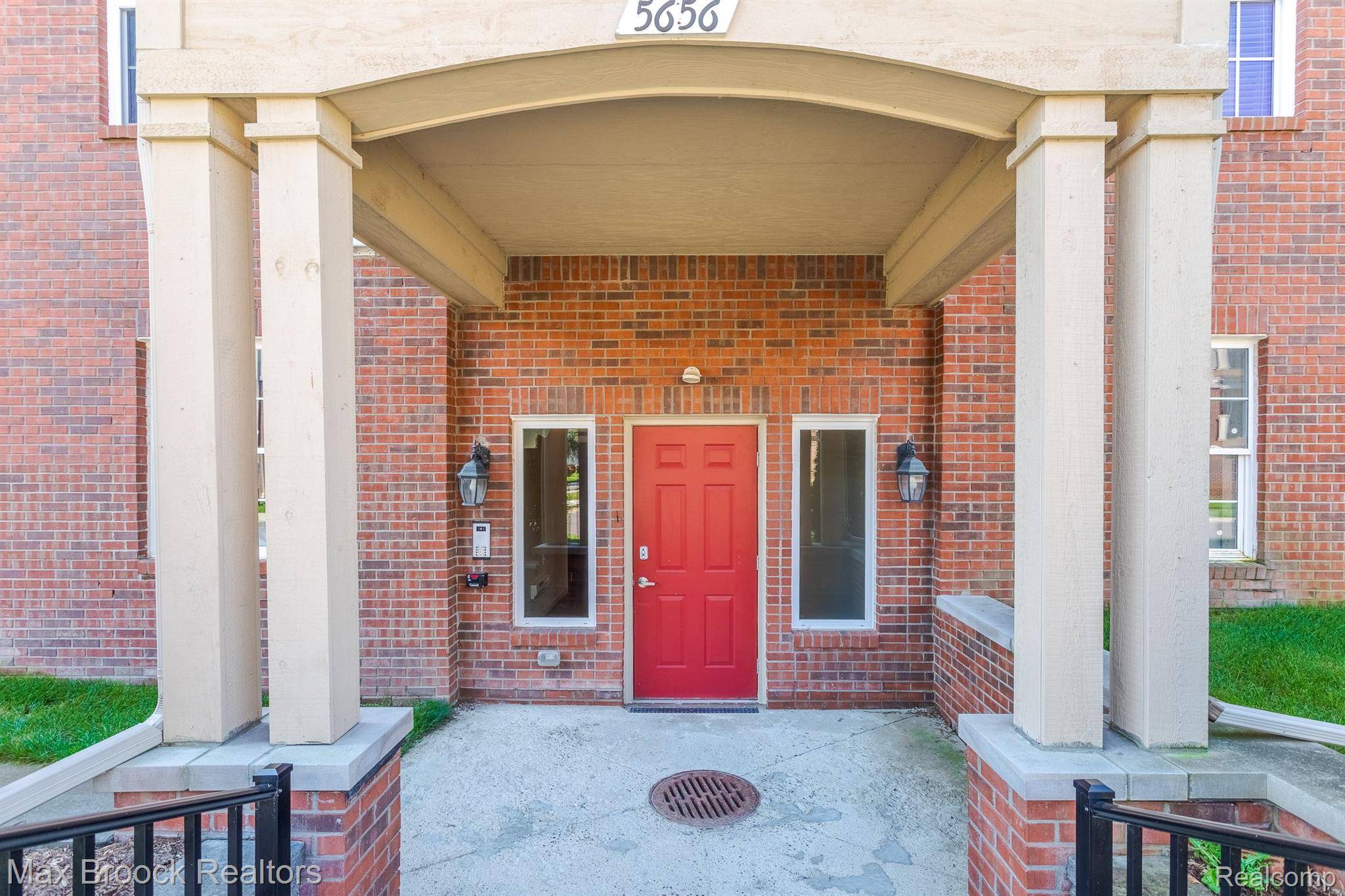 Shelby Twp, MI 48317,5656 FLAGSTAFF PINES DR #401