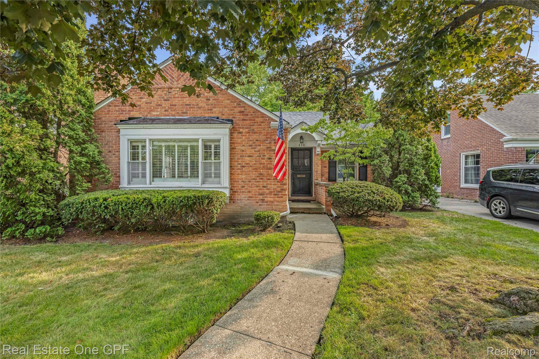 Grosse Pointe Farms, MI 48236,438 Colonial CT