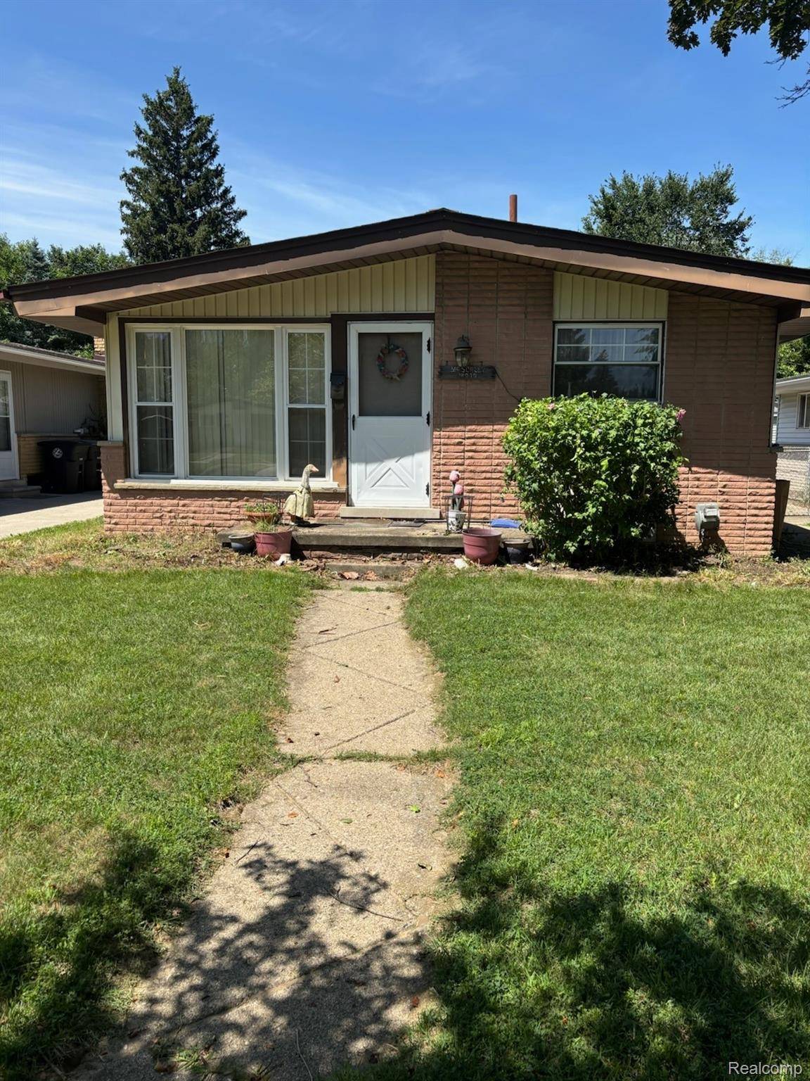 Livonia, MI 48152,18949 Gillman ST