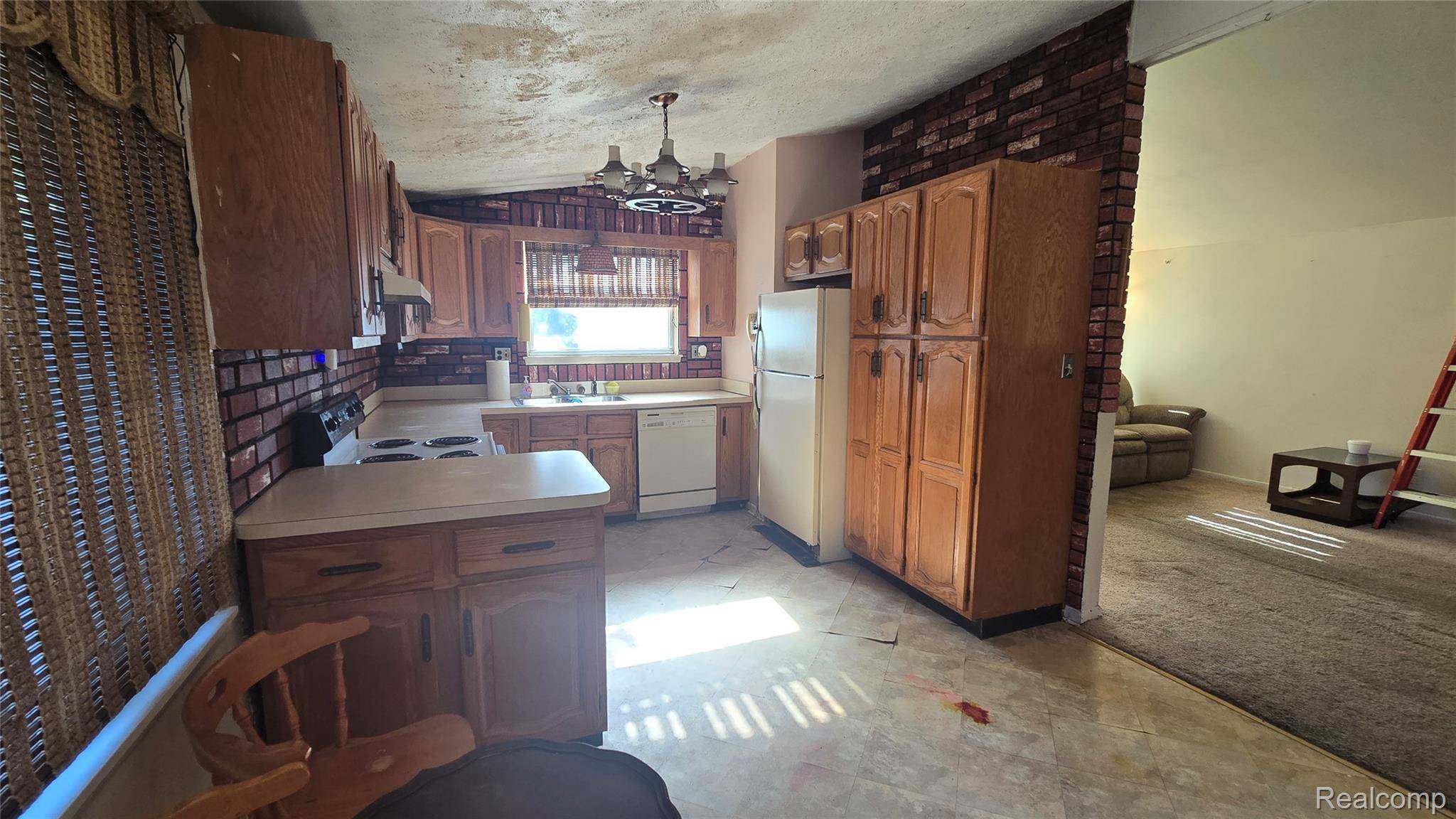 Livonia, MI 48152,18949 Gillman ST