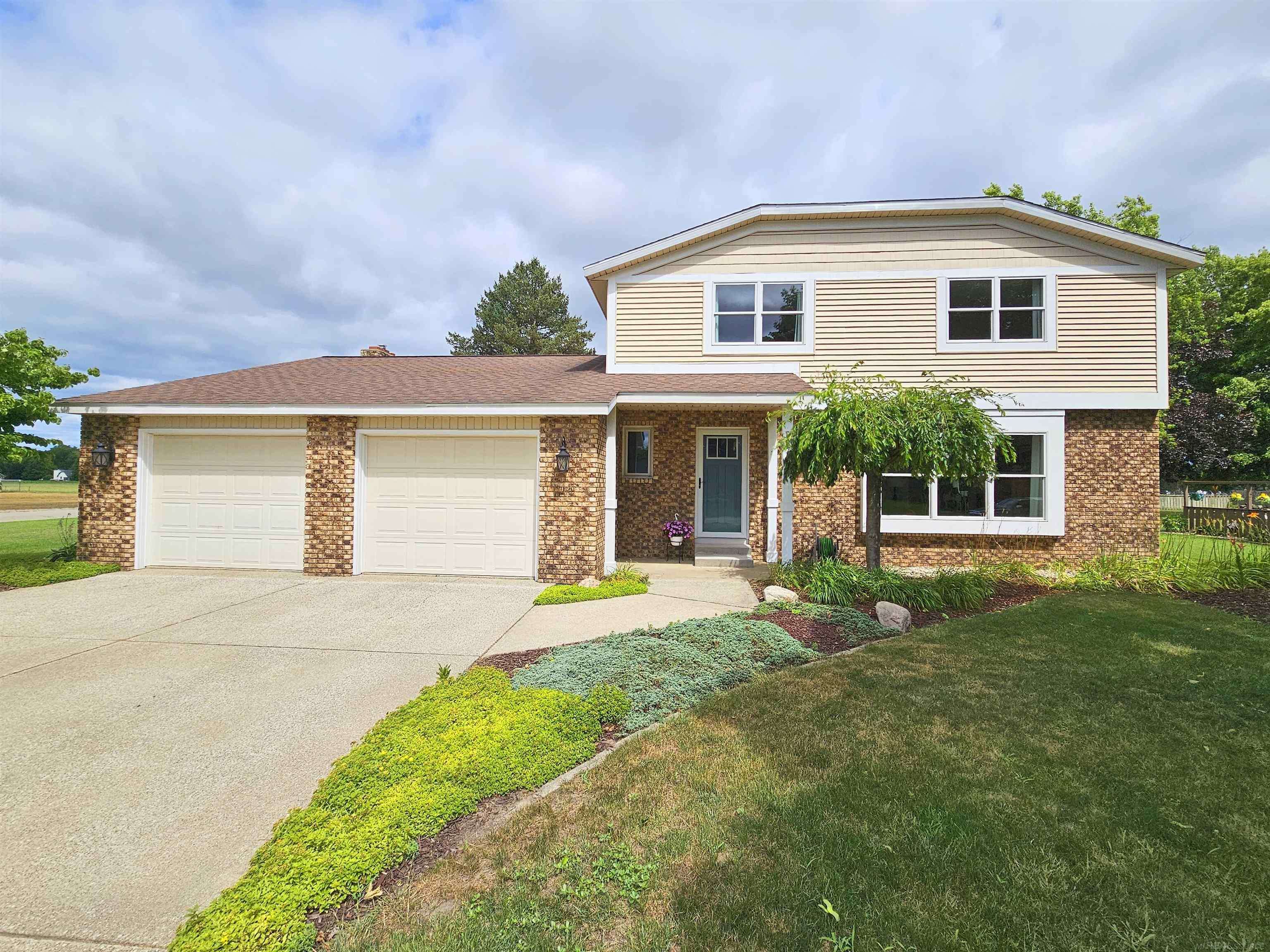 Zeeland, MI 49464,2540 Floral DR