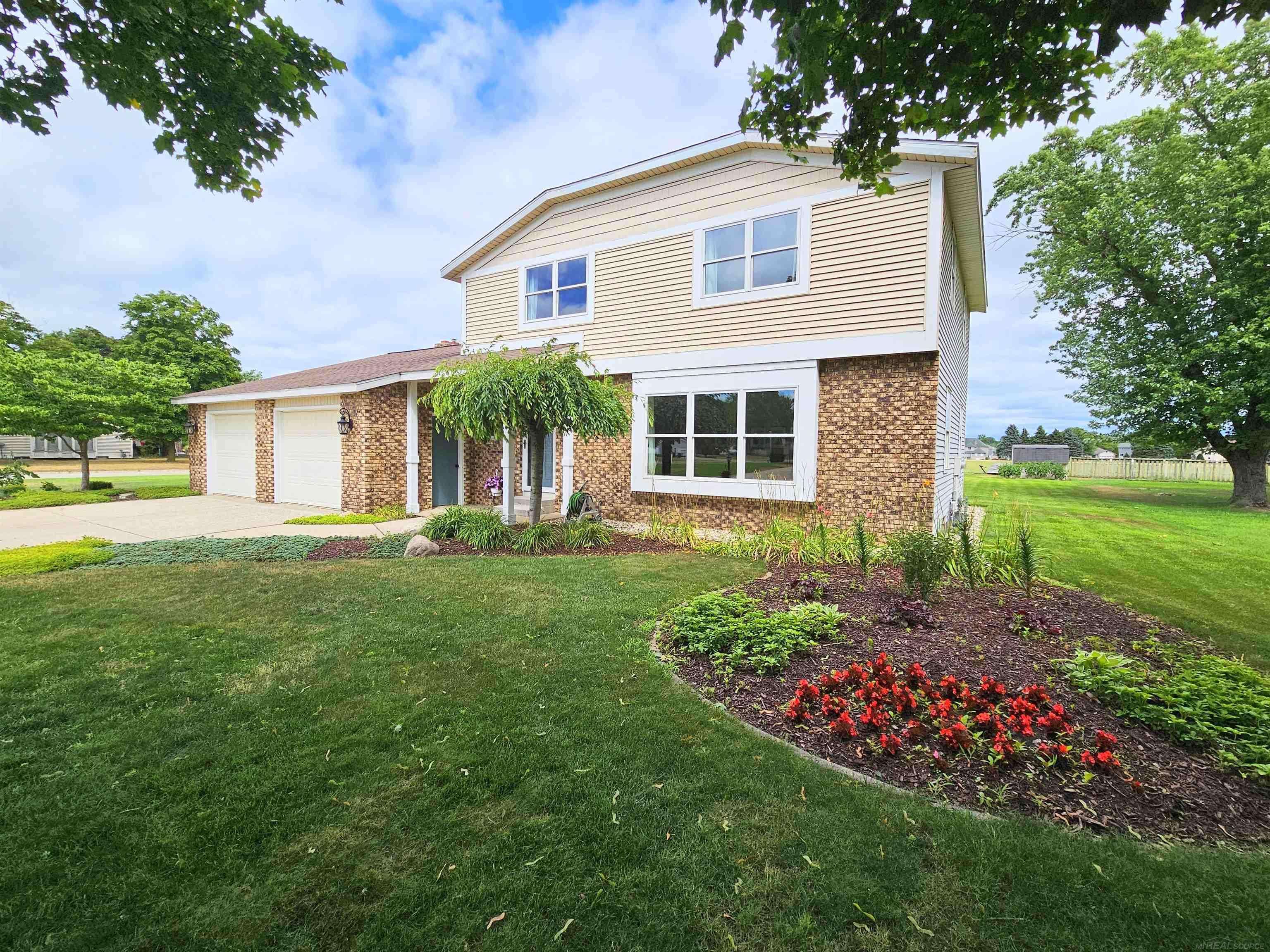 Zeeland, MI 49464,2540 Floral DR