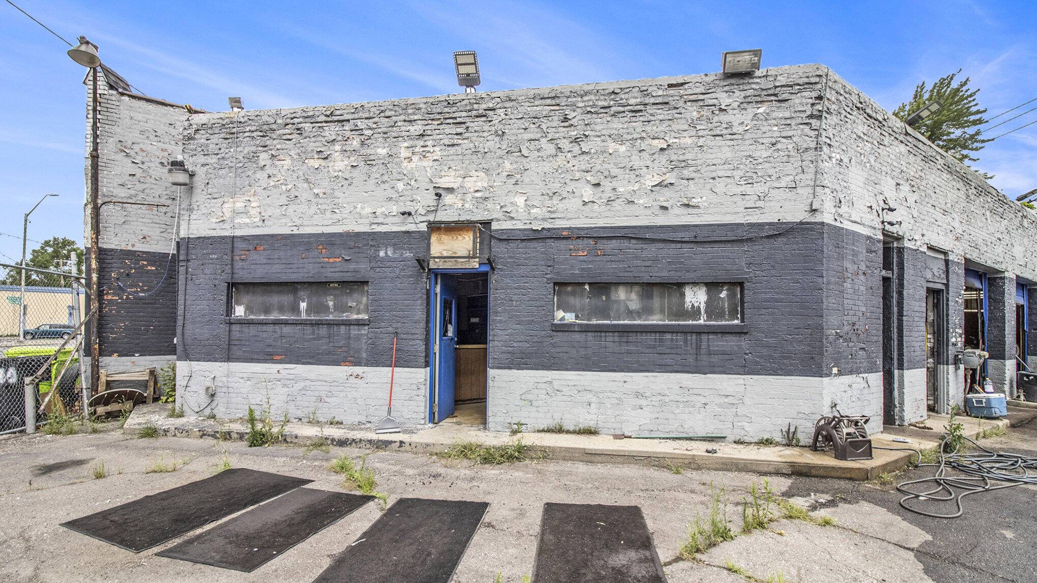 Detroit, MI 48204,11920 W Grand River AVE