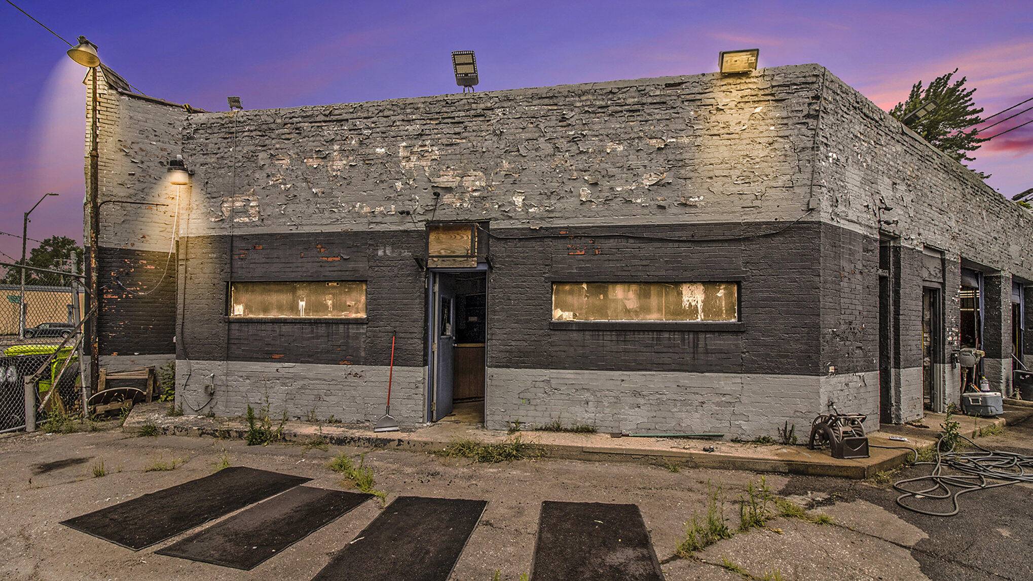 Detroit, MI 48204,11920 W Grand River AVE