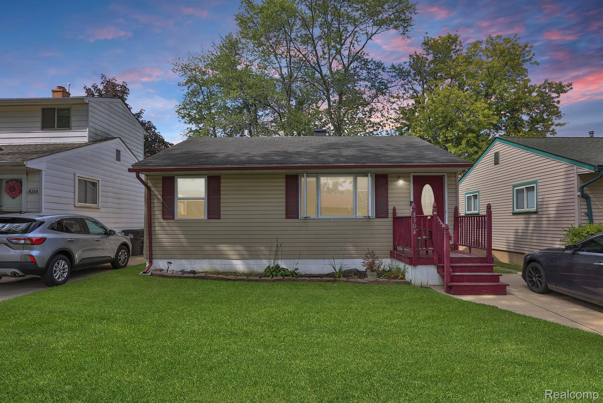 Taylor, MI 48180,8304 OAK ST