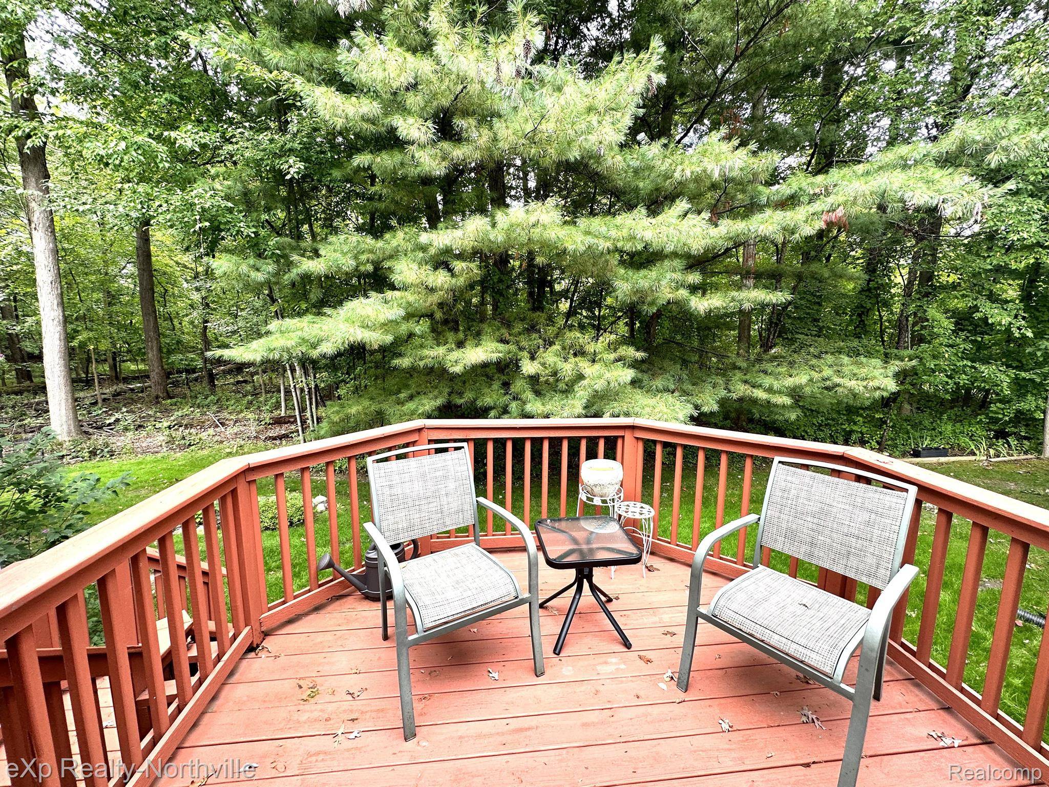 Wixom, MI 48393,690 CHESTNUT DR