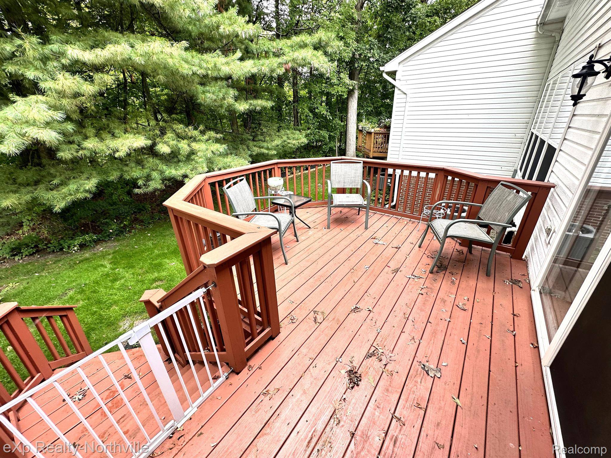 Wixom, MI 48393,690 CHESTNUT DR