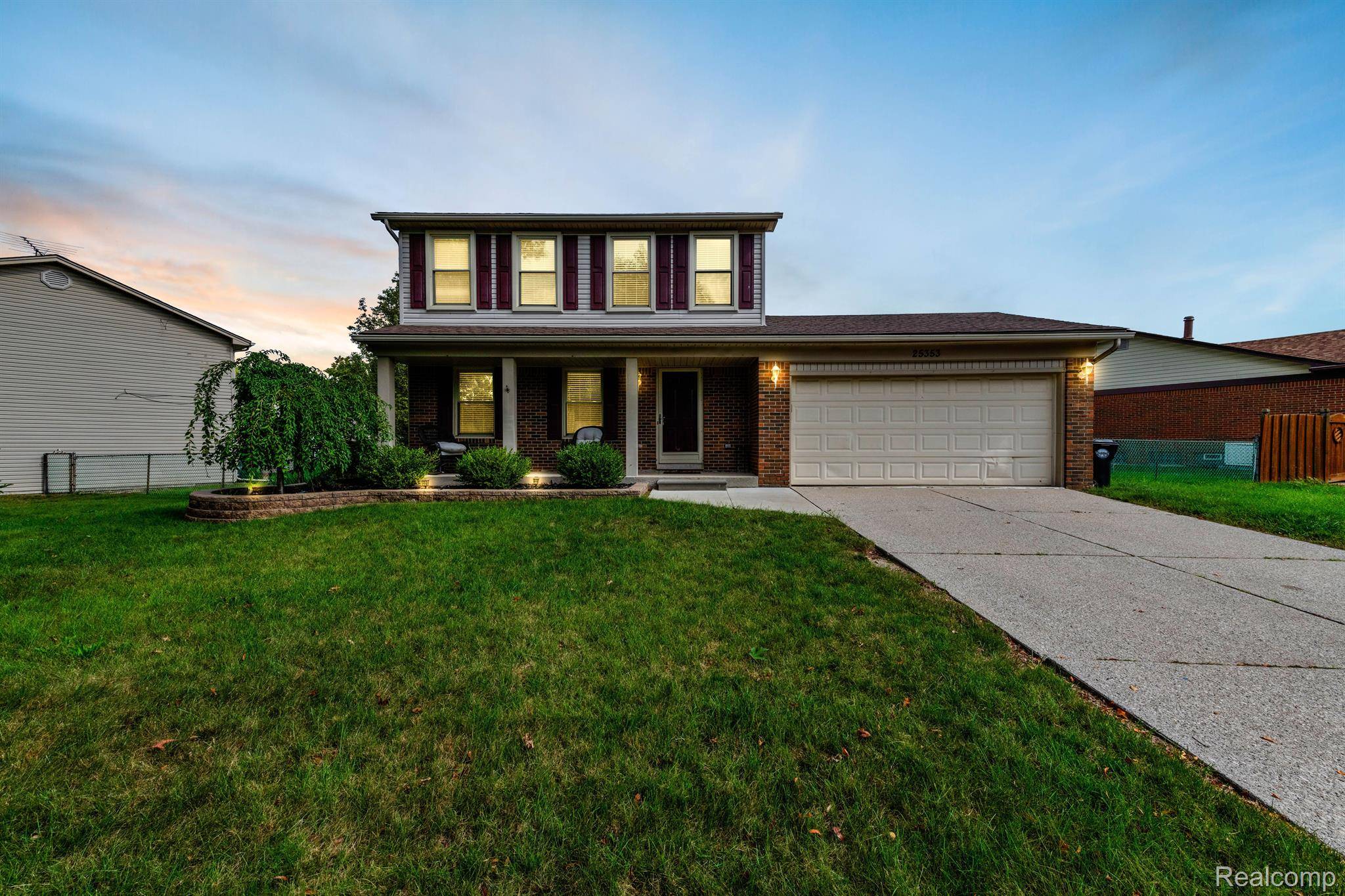 Woodhaven, MI 48183,25353 CASTLEWOOD DR