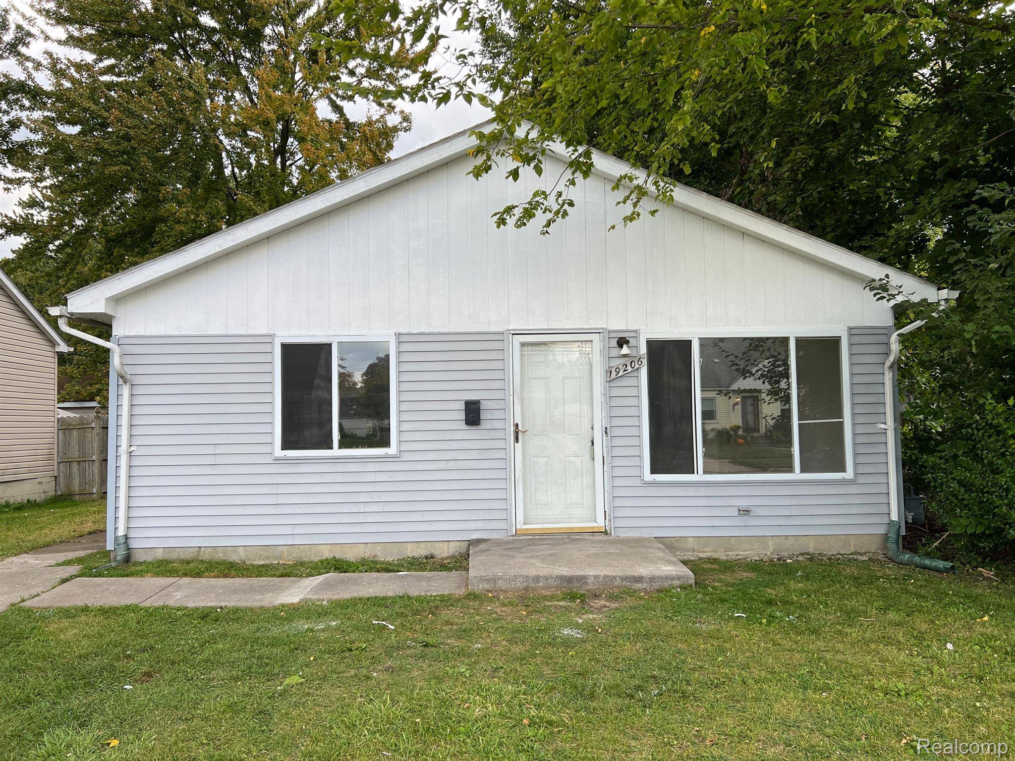 Harper Woods, MI 48225,19206 WASHTENAW ST