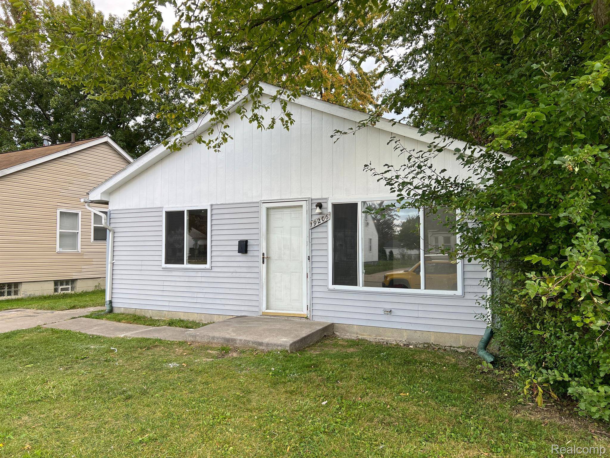 Harper Woods, MI 48225,19206 WASHTENAW ST