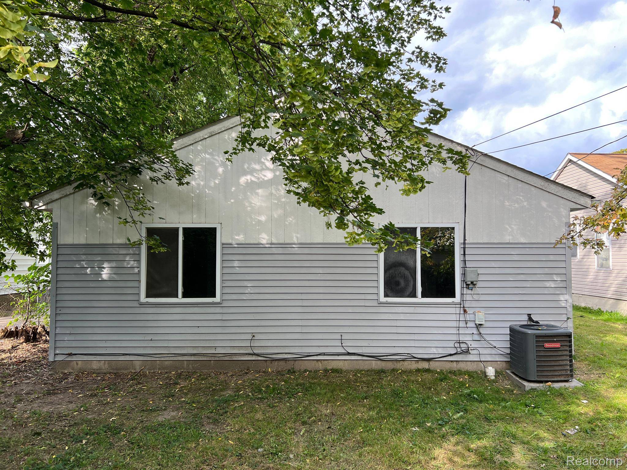 Harper Woods, MI 48225,19206 WASHTENAW ST