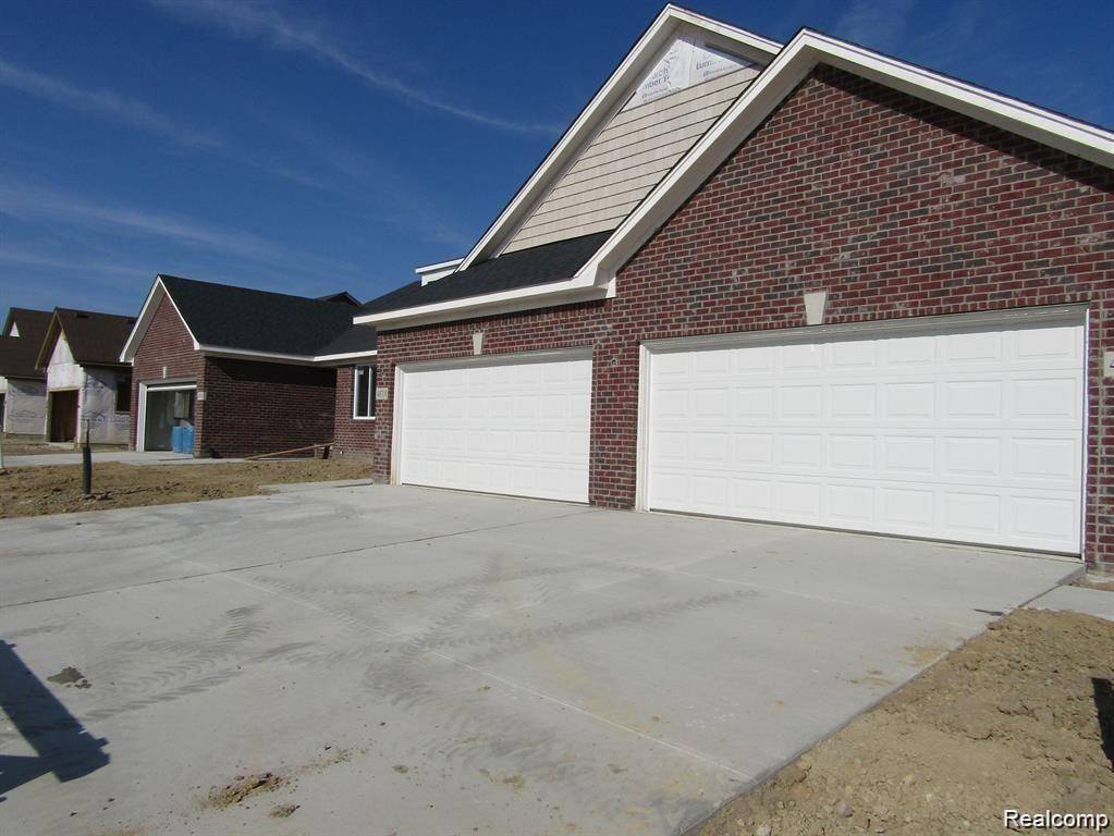 48374 APPLEGROVE LN, Chesterfield Twp, MI 48051