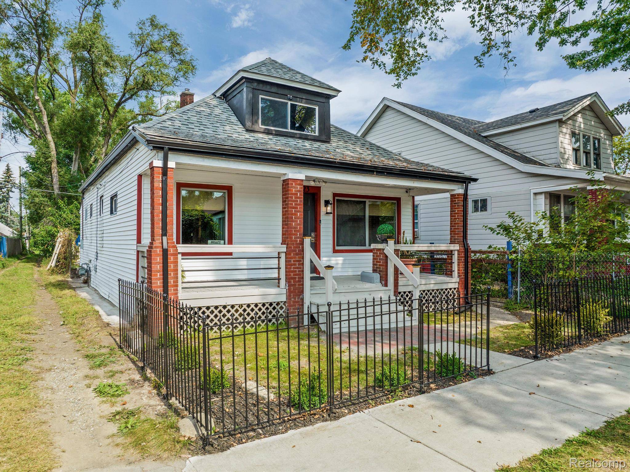 Hamtramck, MI 48212,3323 LAWLEY ST