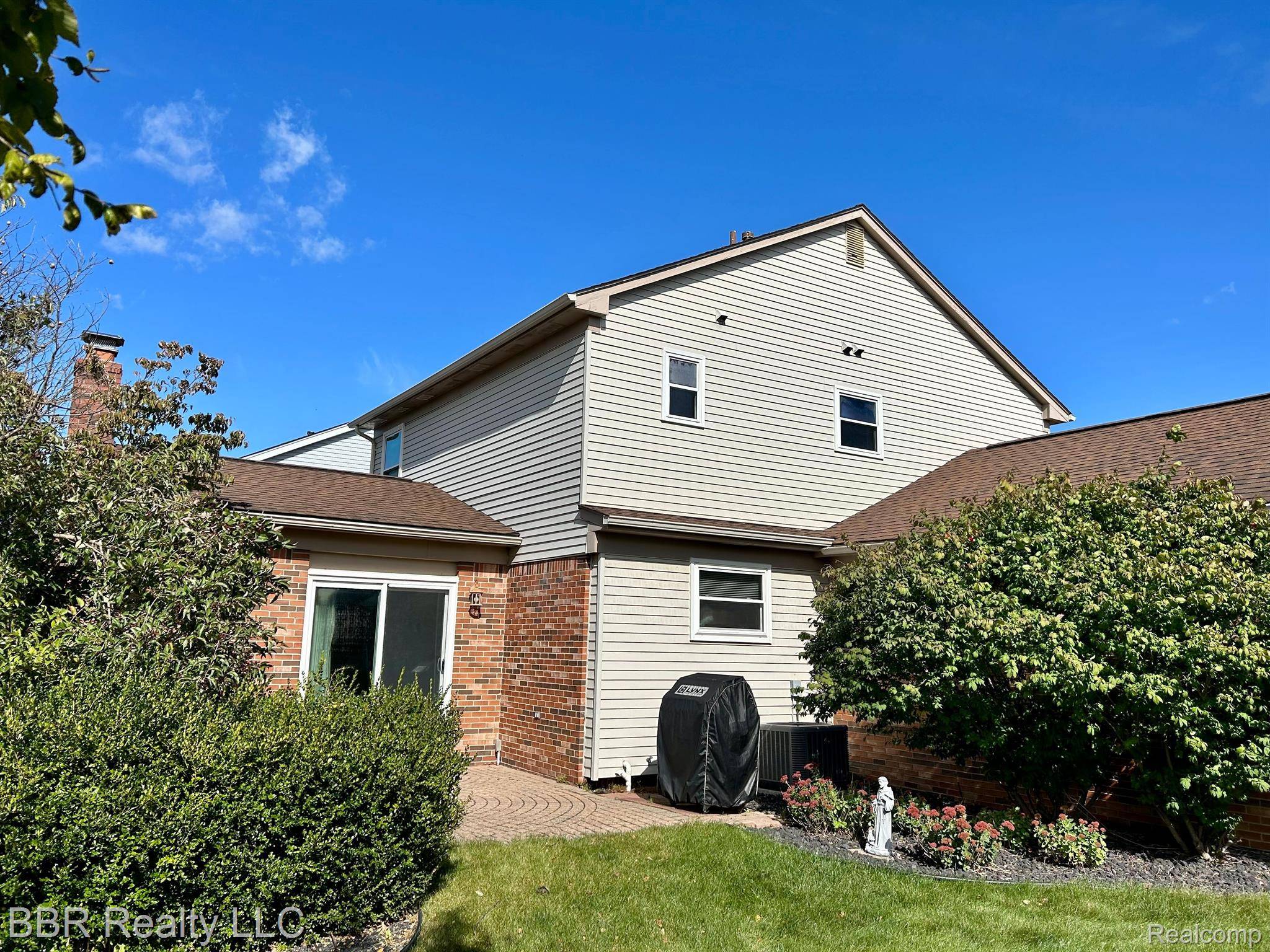 Woodhaven, MI 48183,26894 ANTIQUE RD