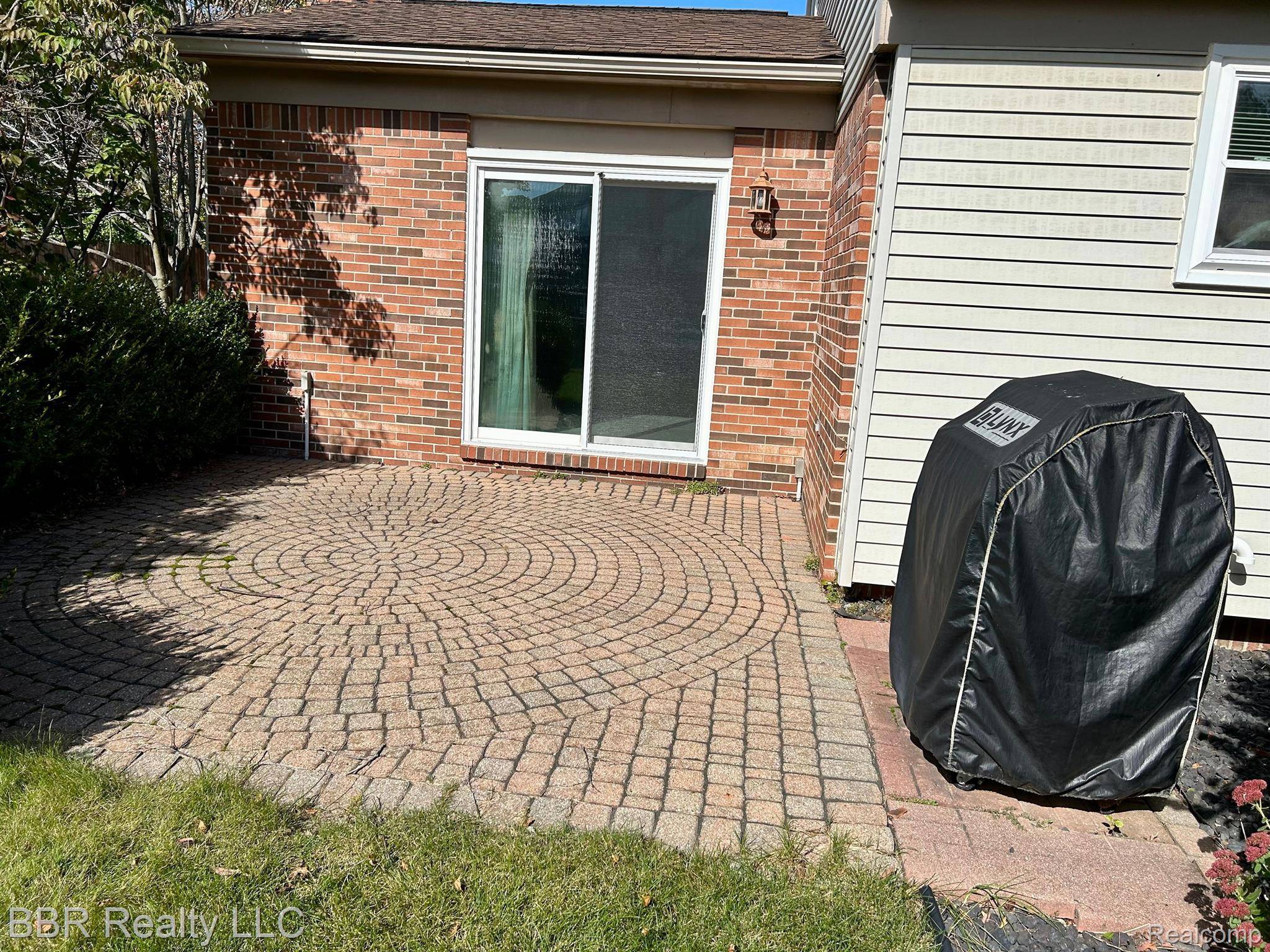 Woodhaven, MI 48183,26894 ANTIQUE RD