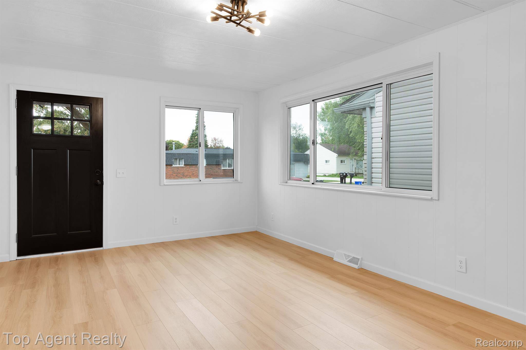 Clinton Township, MI 48035,19780 WILLIAMSON ST