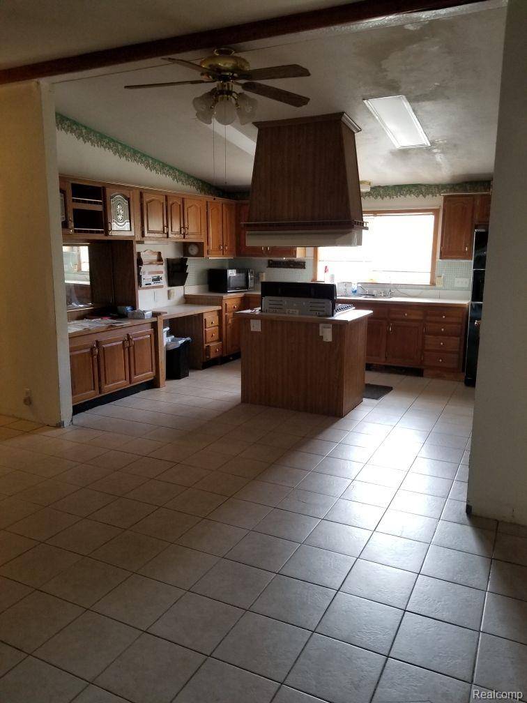 Harbor Beach, MI 48441,1850 N LAKESHORE RD